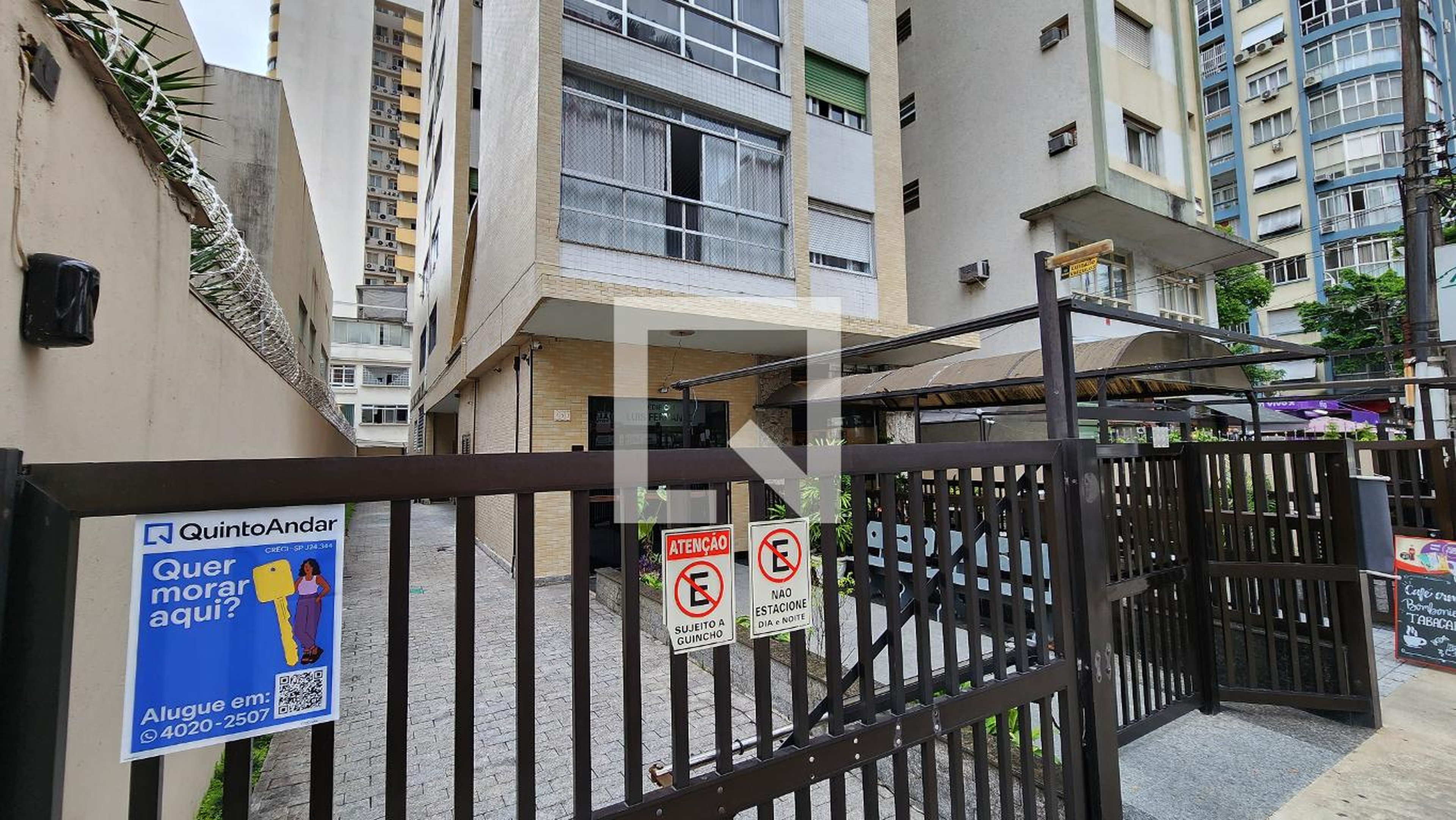 Fachada do Prédio Condomínio em Avenida Ana Costa, 451