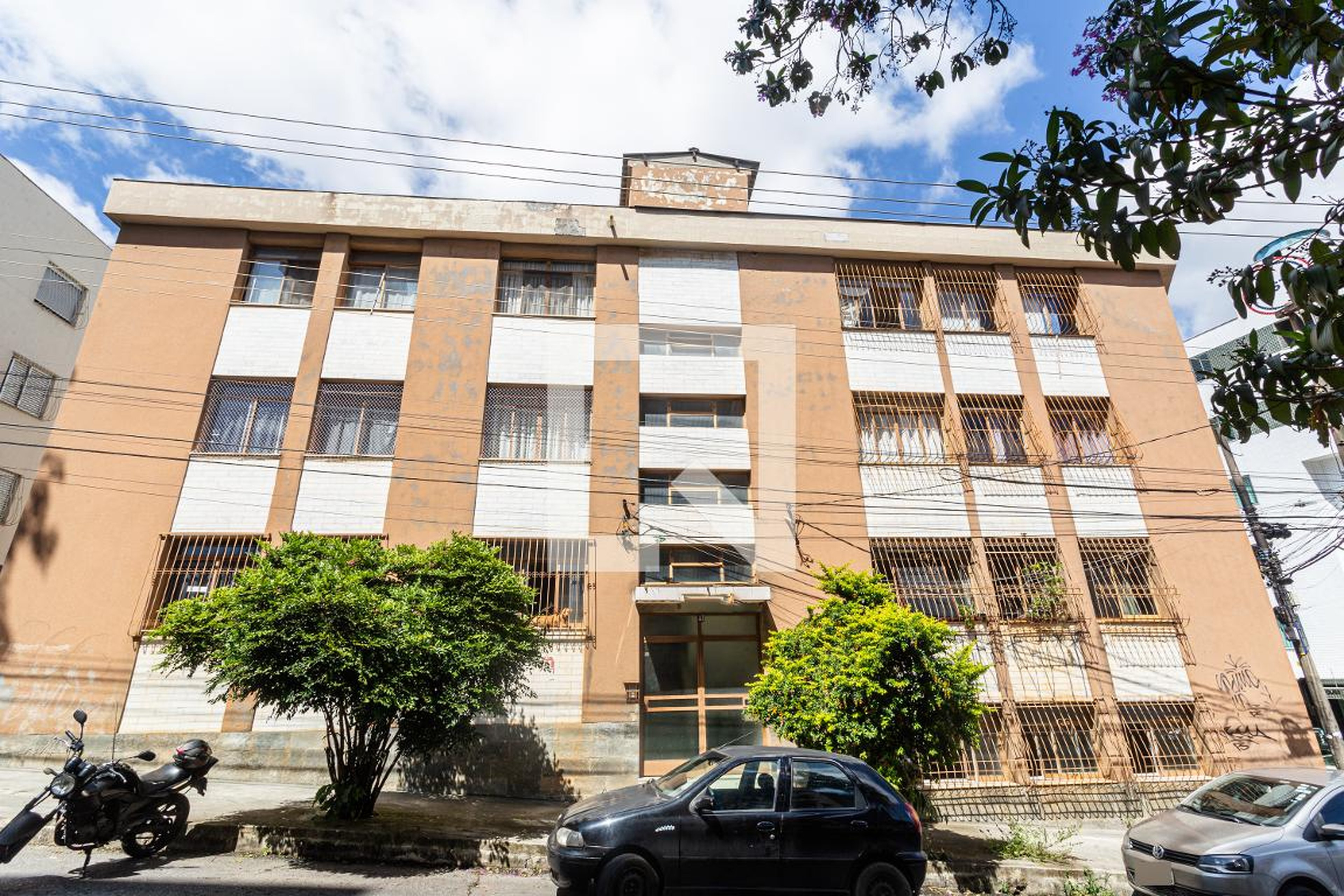 Fachada Condomínio em Rua Benjamim Moss, 394