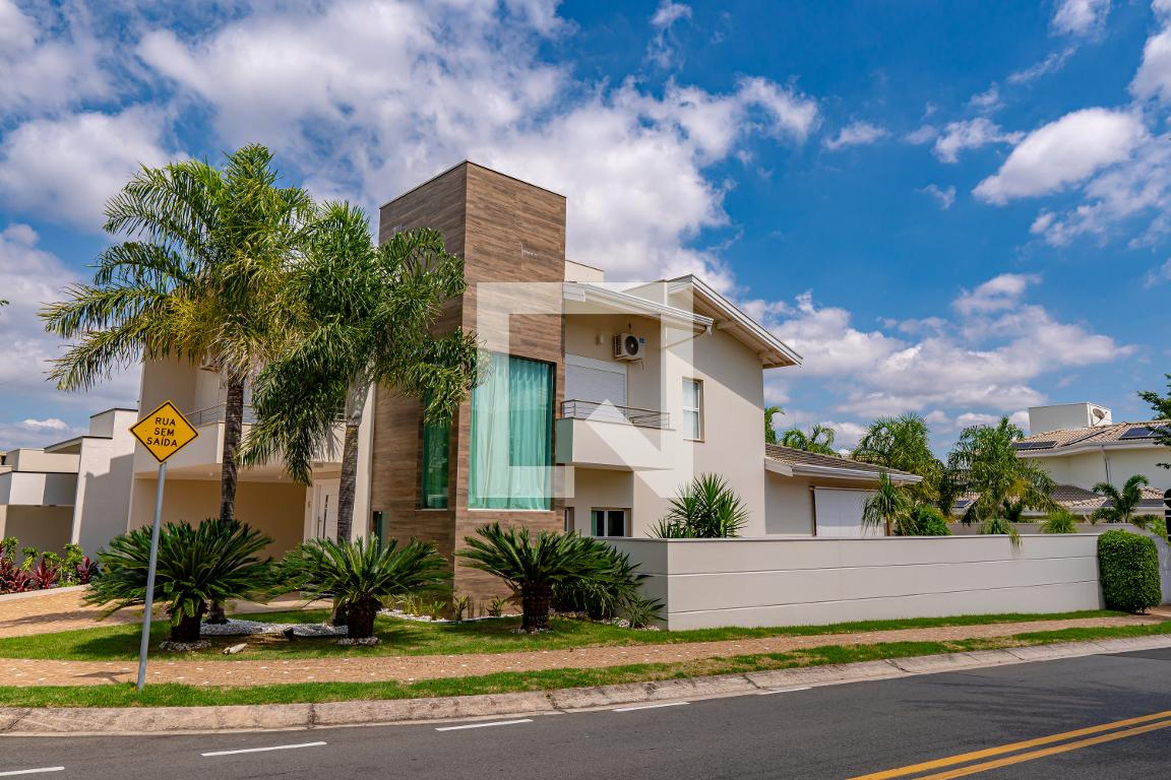 Fachada Condomínio em Rua Pedro Salvador da Silva, 8
