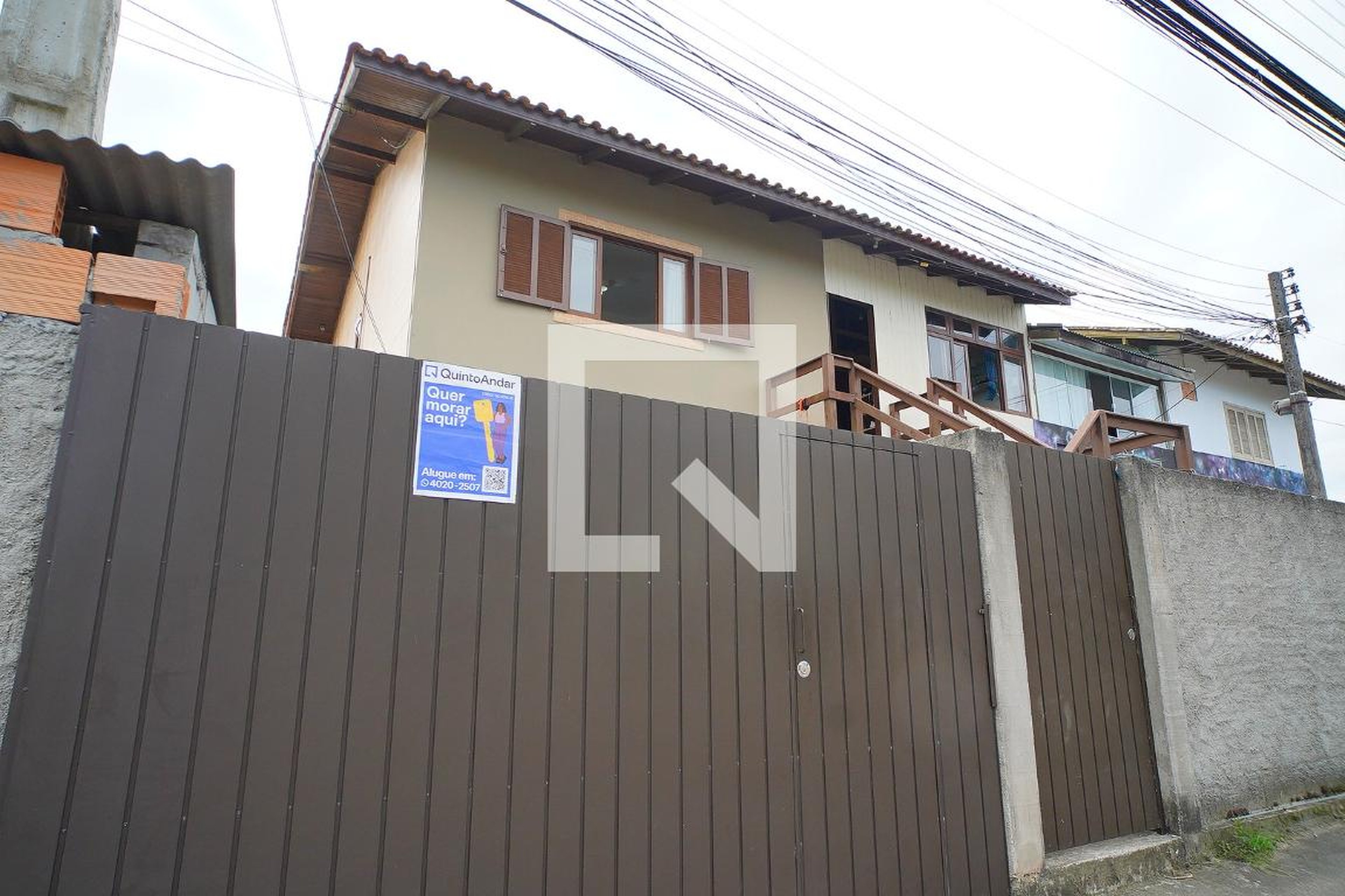 Fachada Condomínio em Rua do Gramal, 952