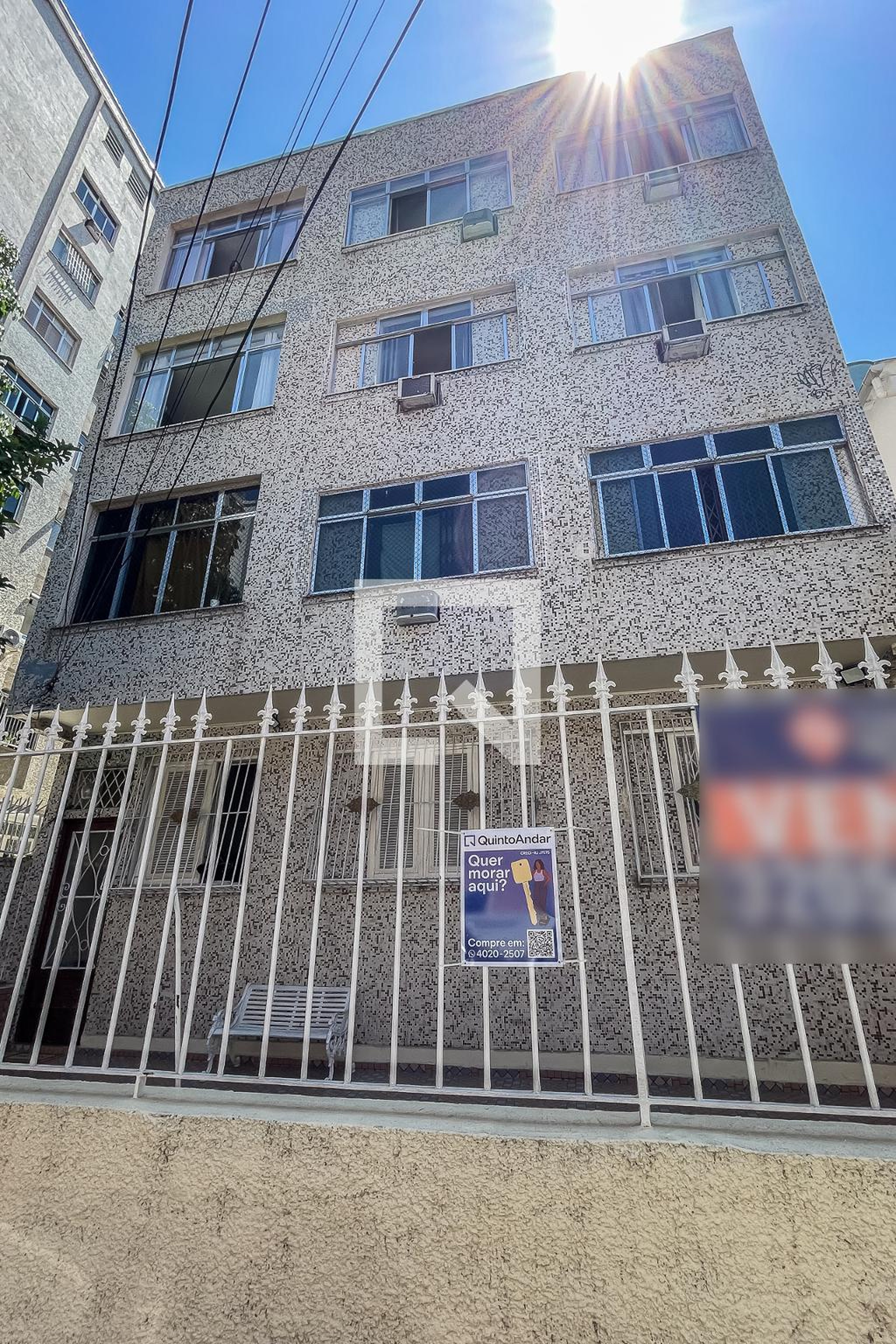 Fachada Condomínio em Rua Clemente Falcão, 154