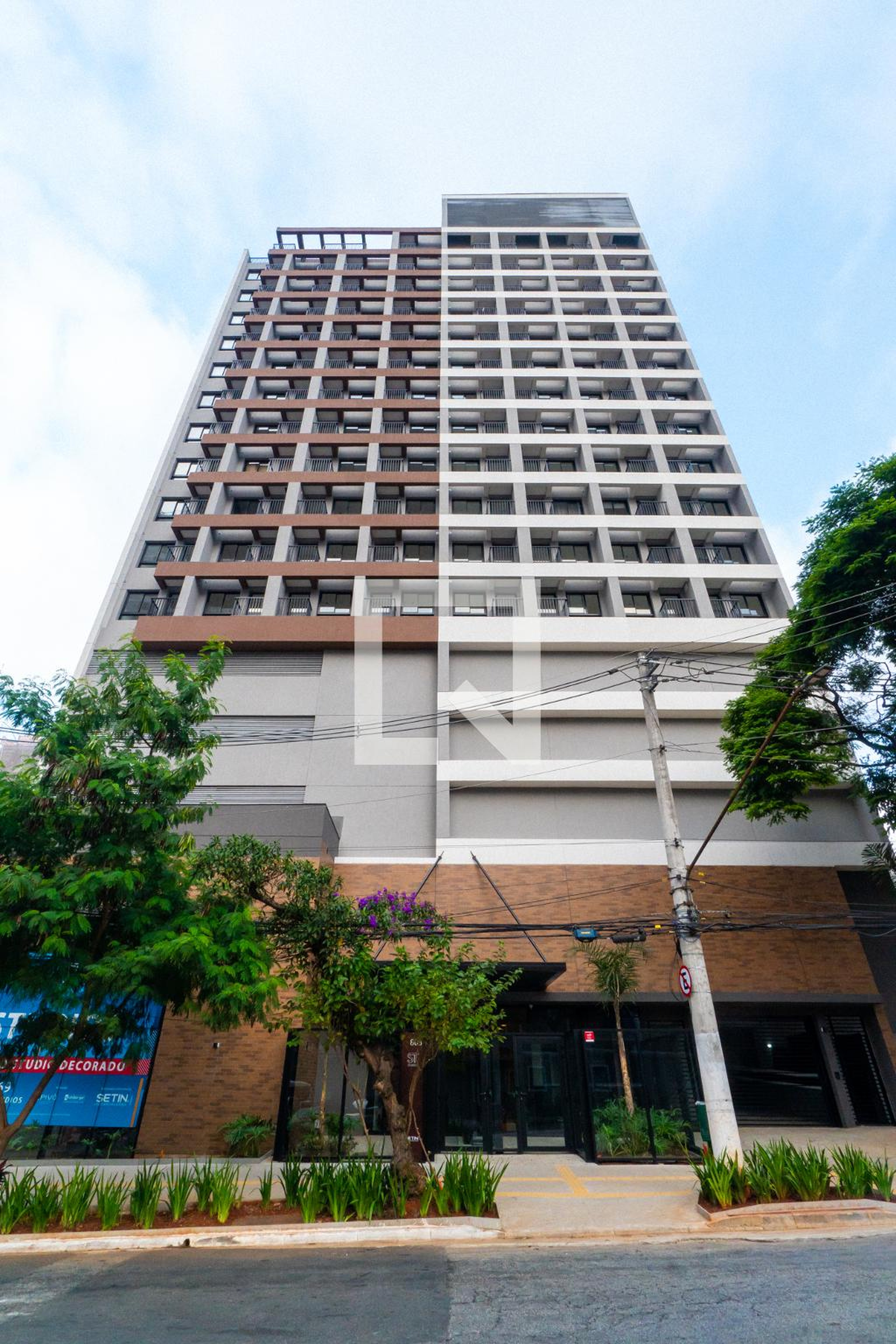 Fachada do Prédio Condomínio em Rua Coronel Lisboa, 804