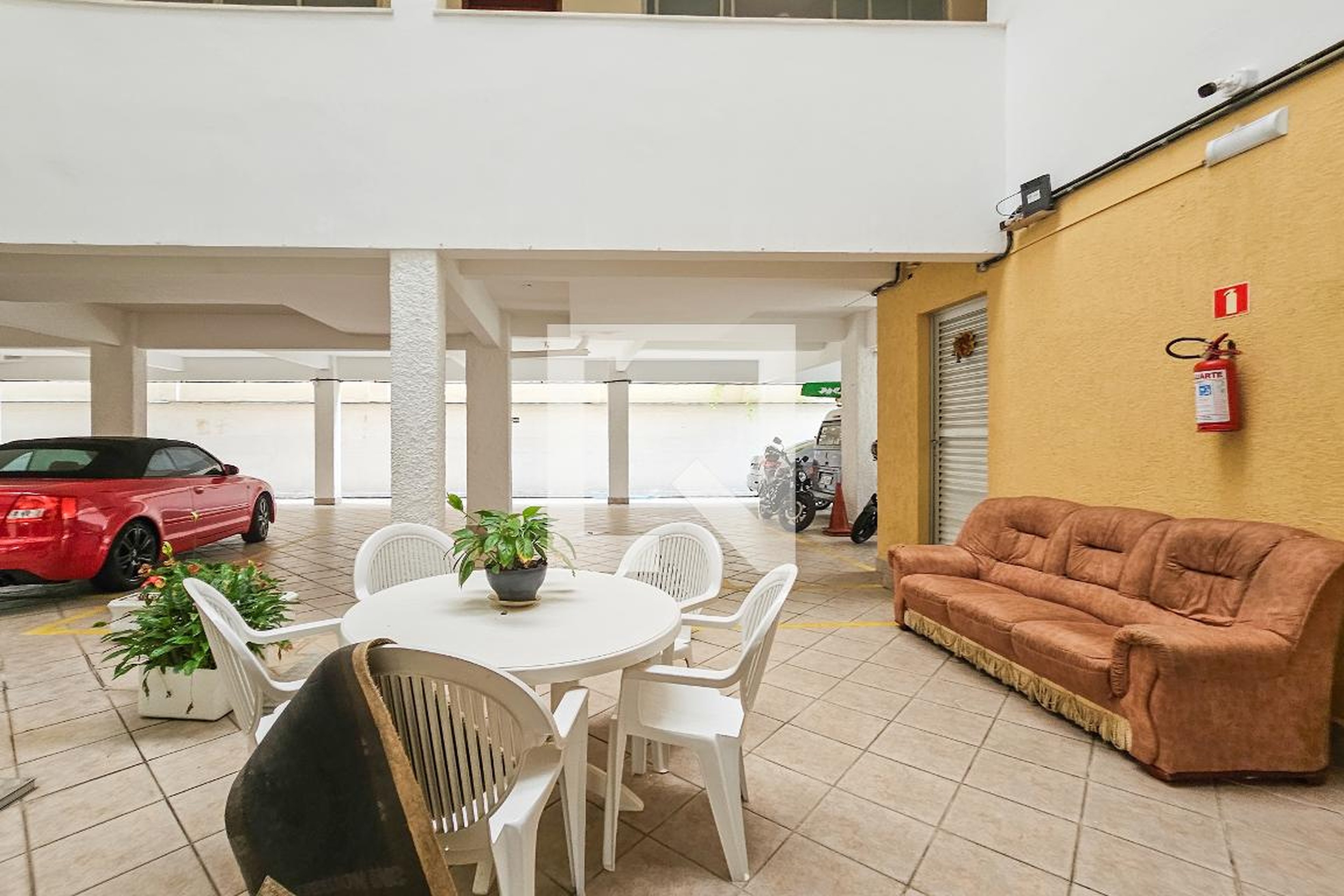 Área comum Condomínio Coluna IV