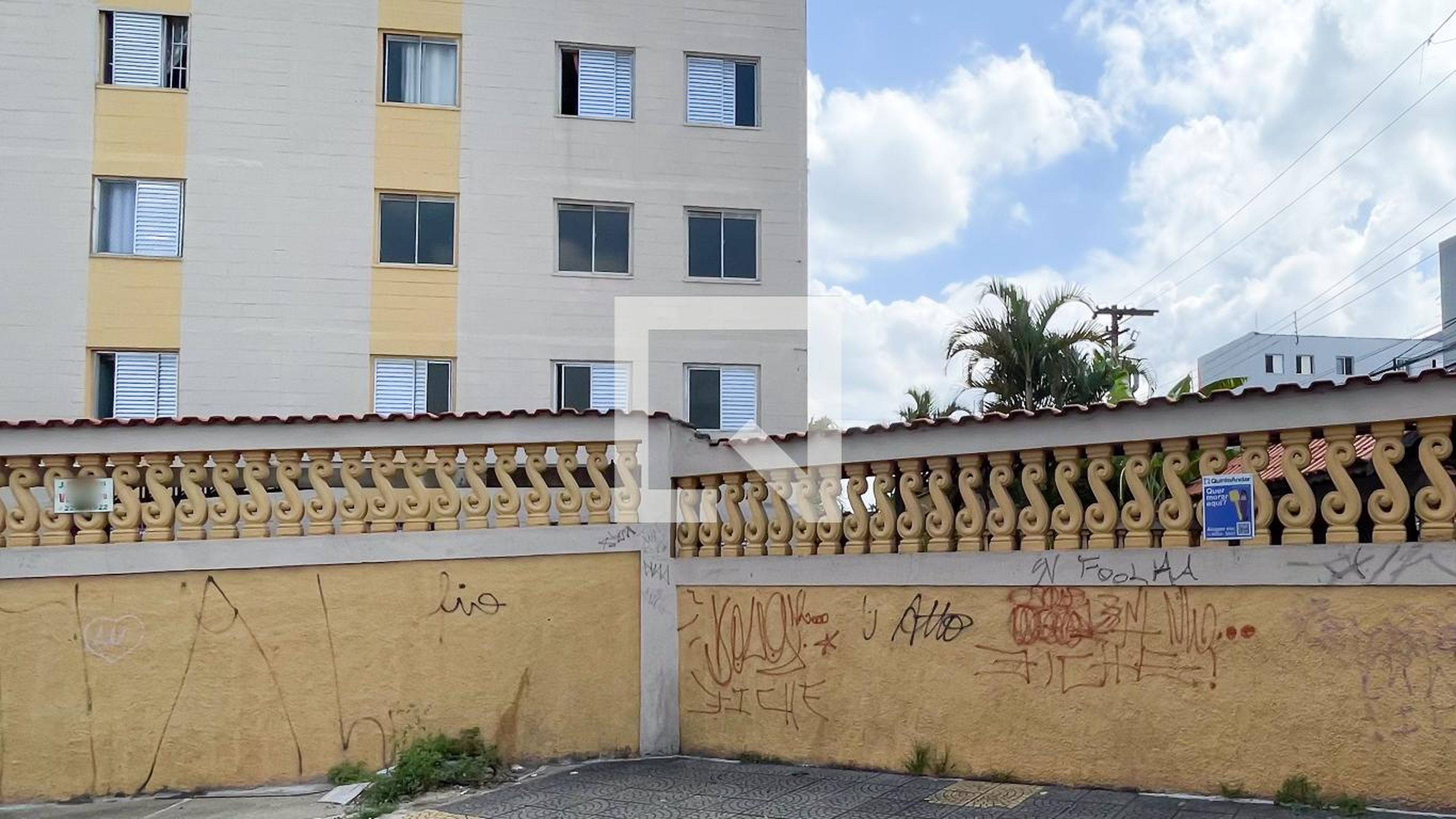 Fachada do Condomínio Condomínio Coniferas III