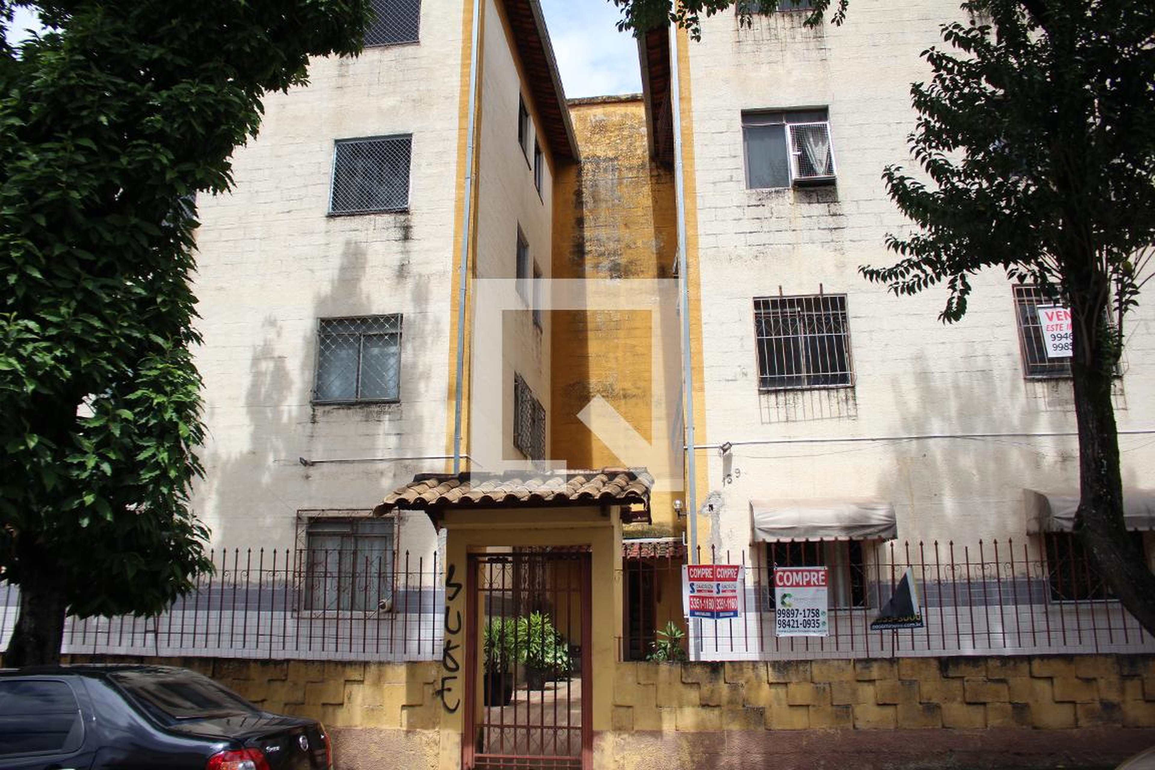 Fachada Condomínio em Rua Rio Verde Claro, 139