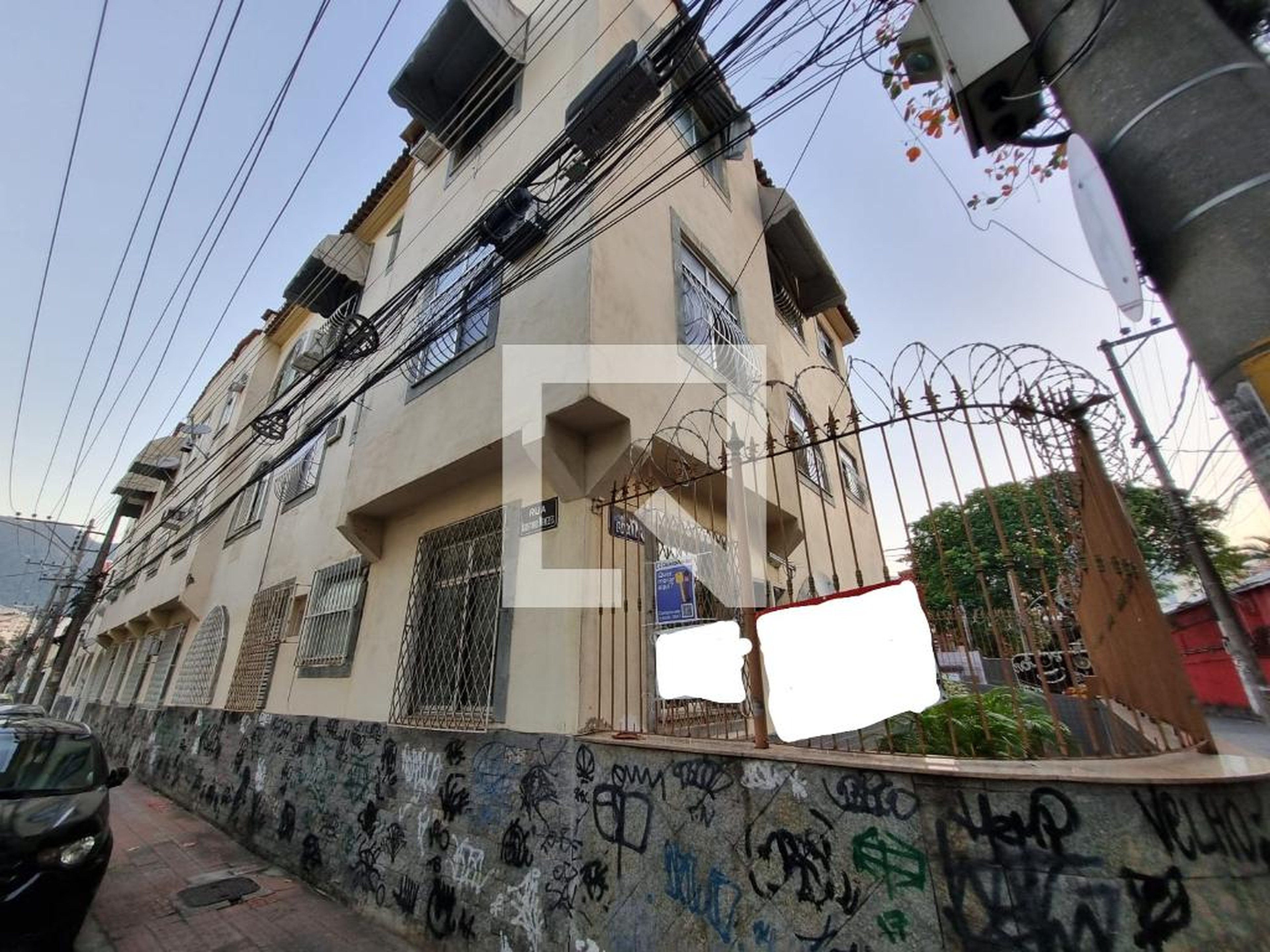 Fachada Condomínio em Rua Goiânia, 92