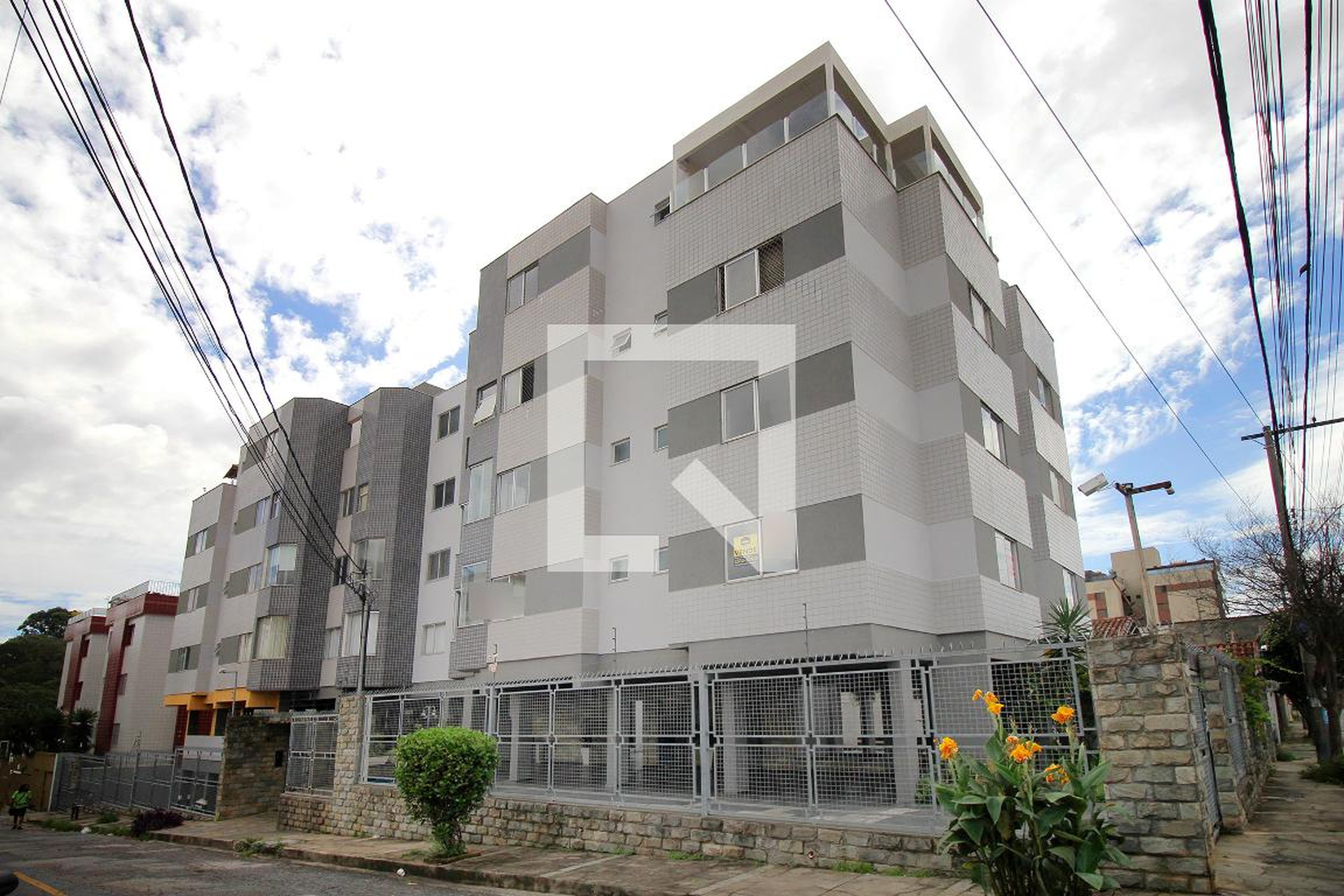 Fachada Condomínio em Rua Alegrete, 480