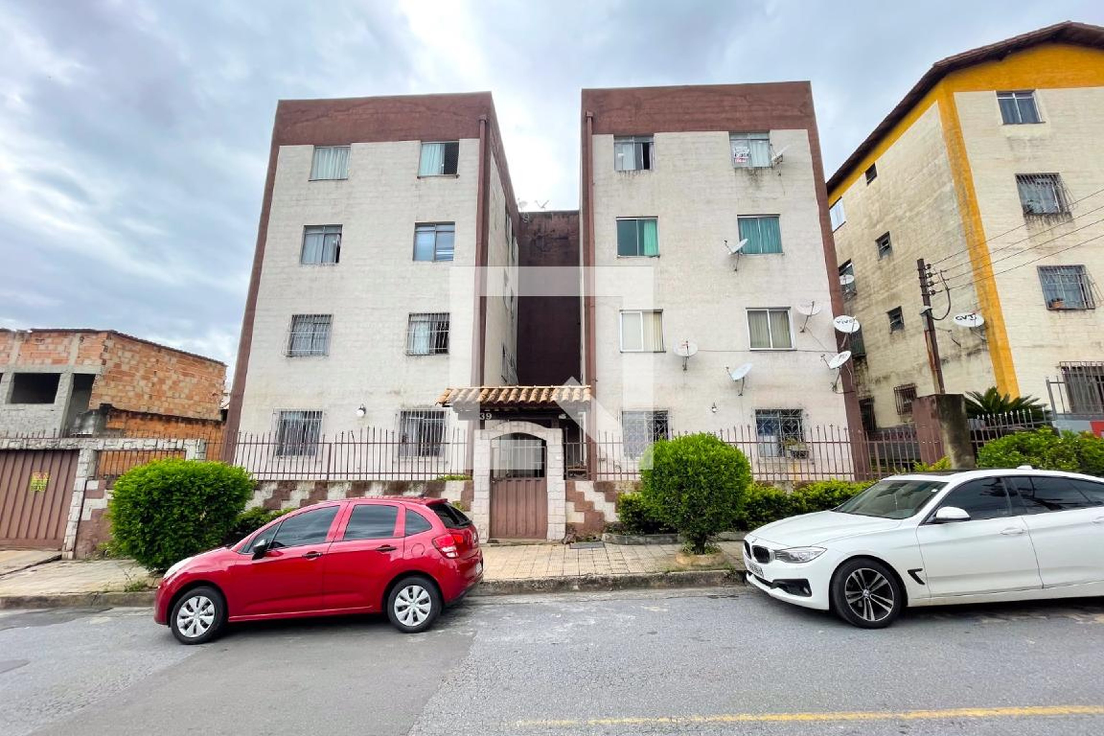 Fachada Condomínio em Rua Rio Verde Claro, 39