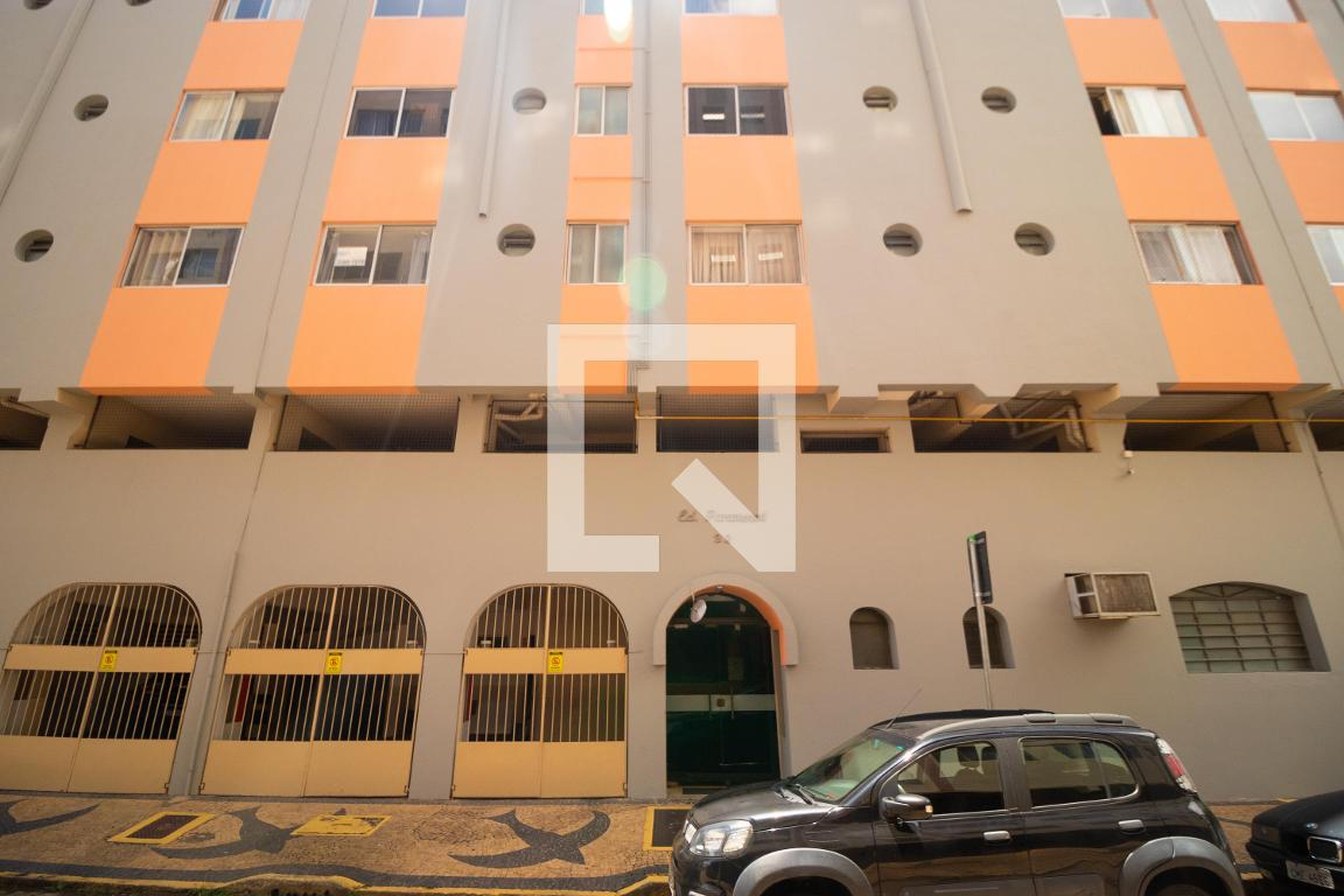 Fachada Condomínio em Rua Professor Luis Rosa, 20