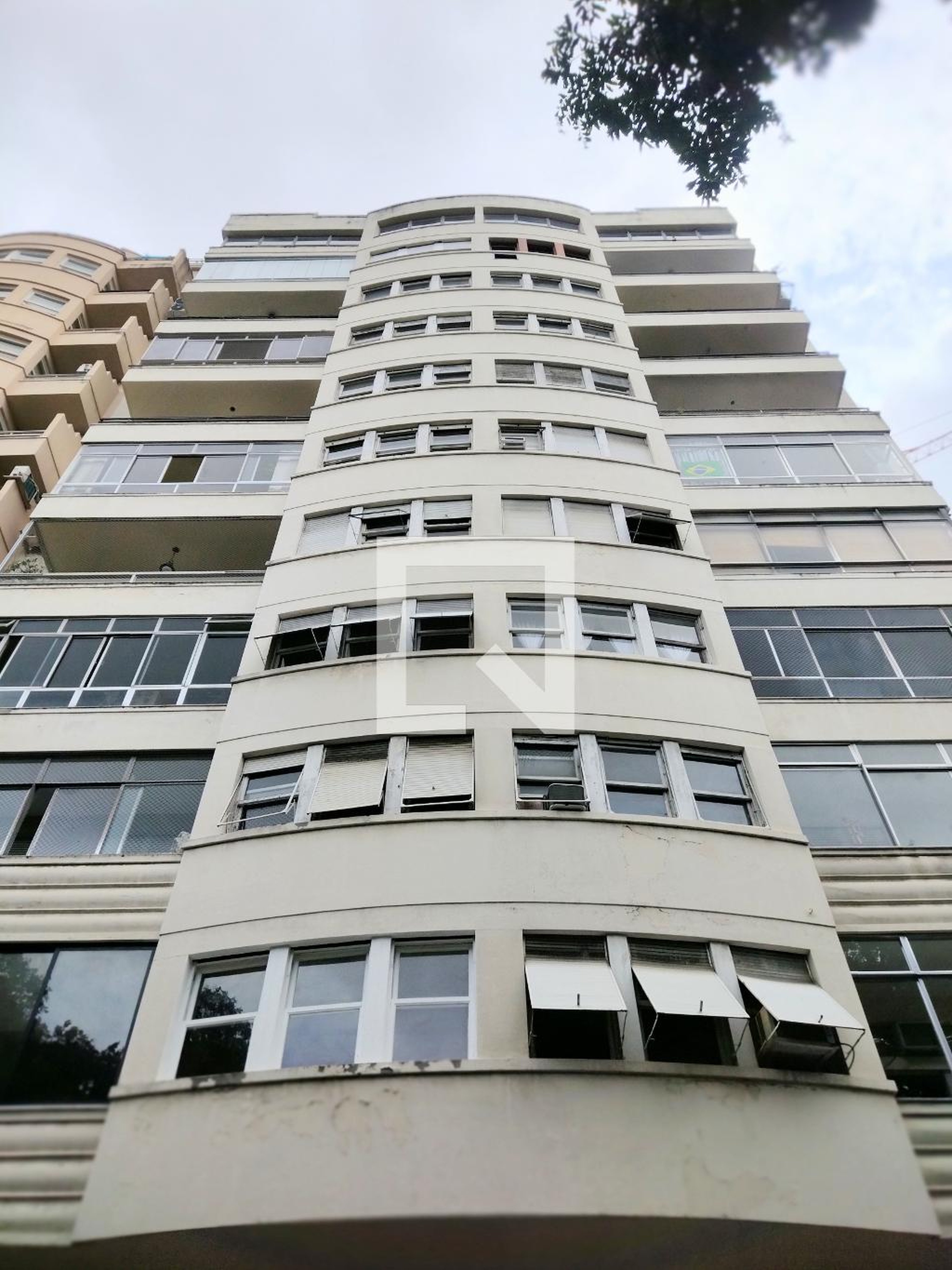 Fachada Condomínio em Rua do Russel, 680