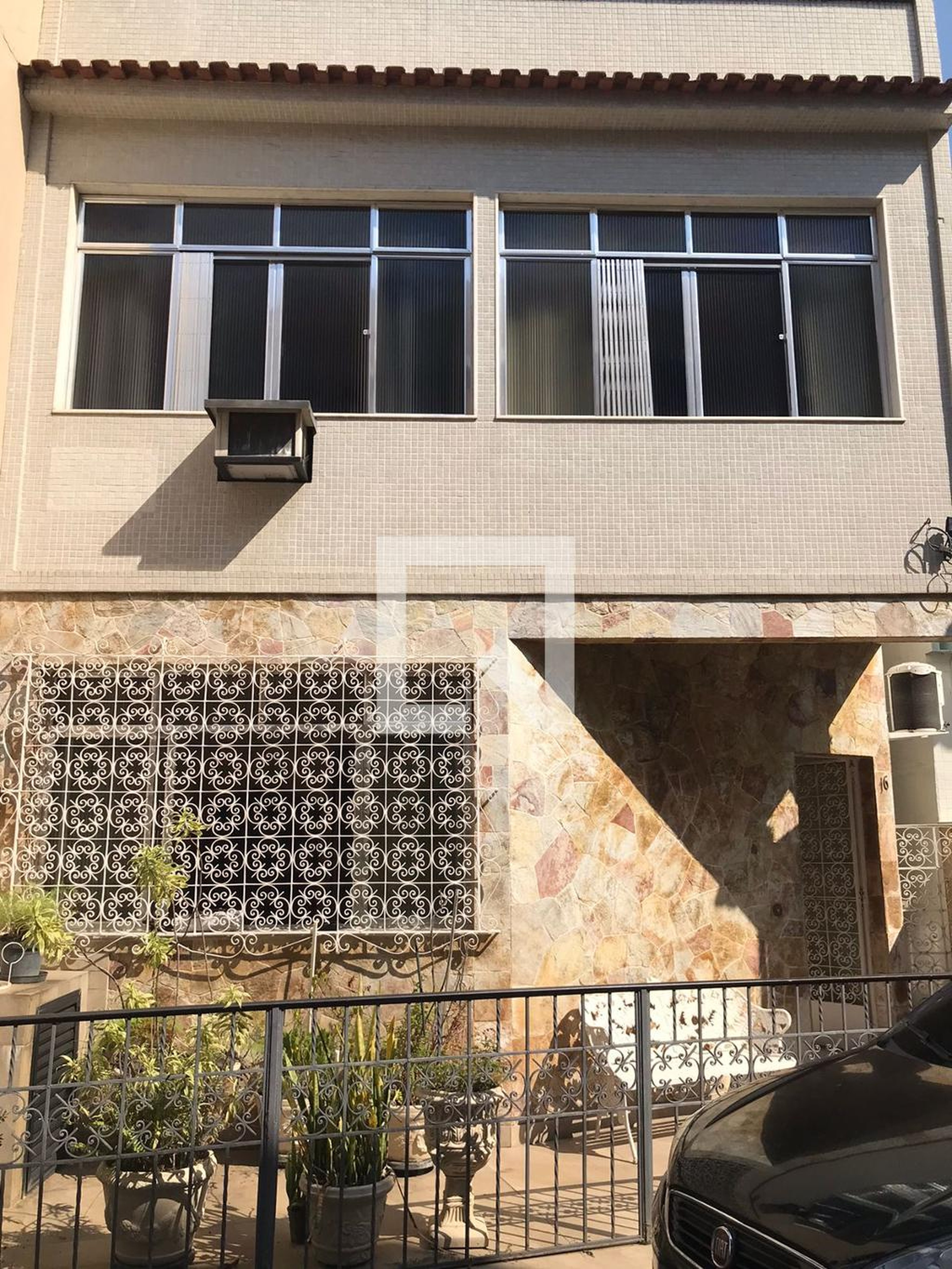 Fachada Condomínio em Rua José Higino, 61