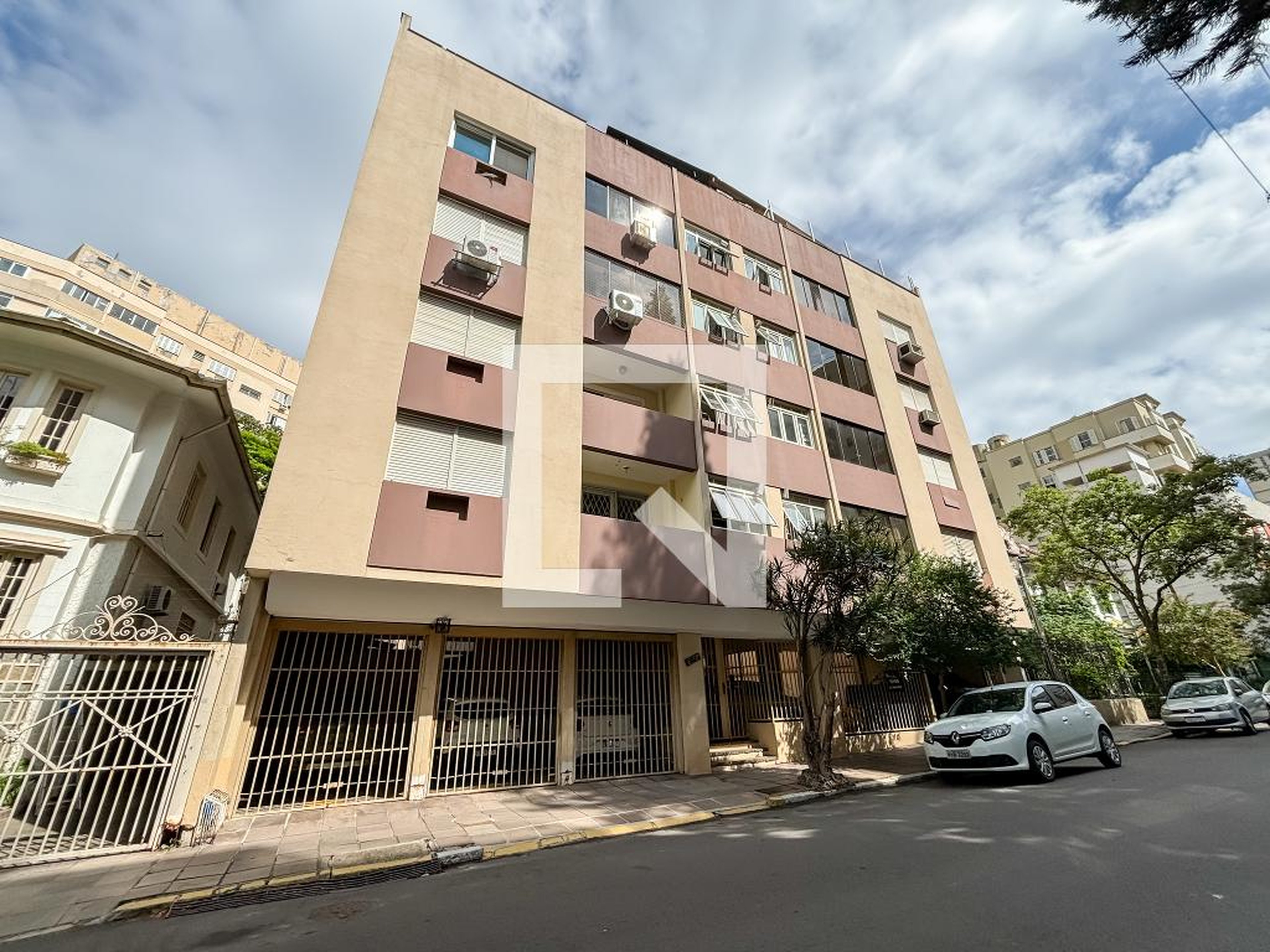 Fachada Condomínio em Rua Doutor Barros Cassal, 675