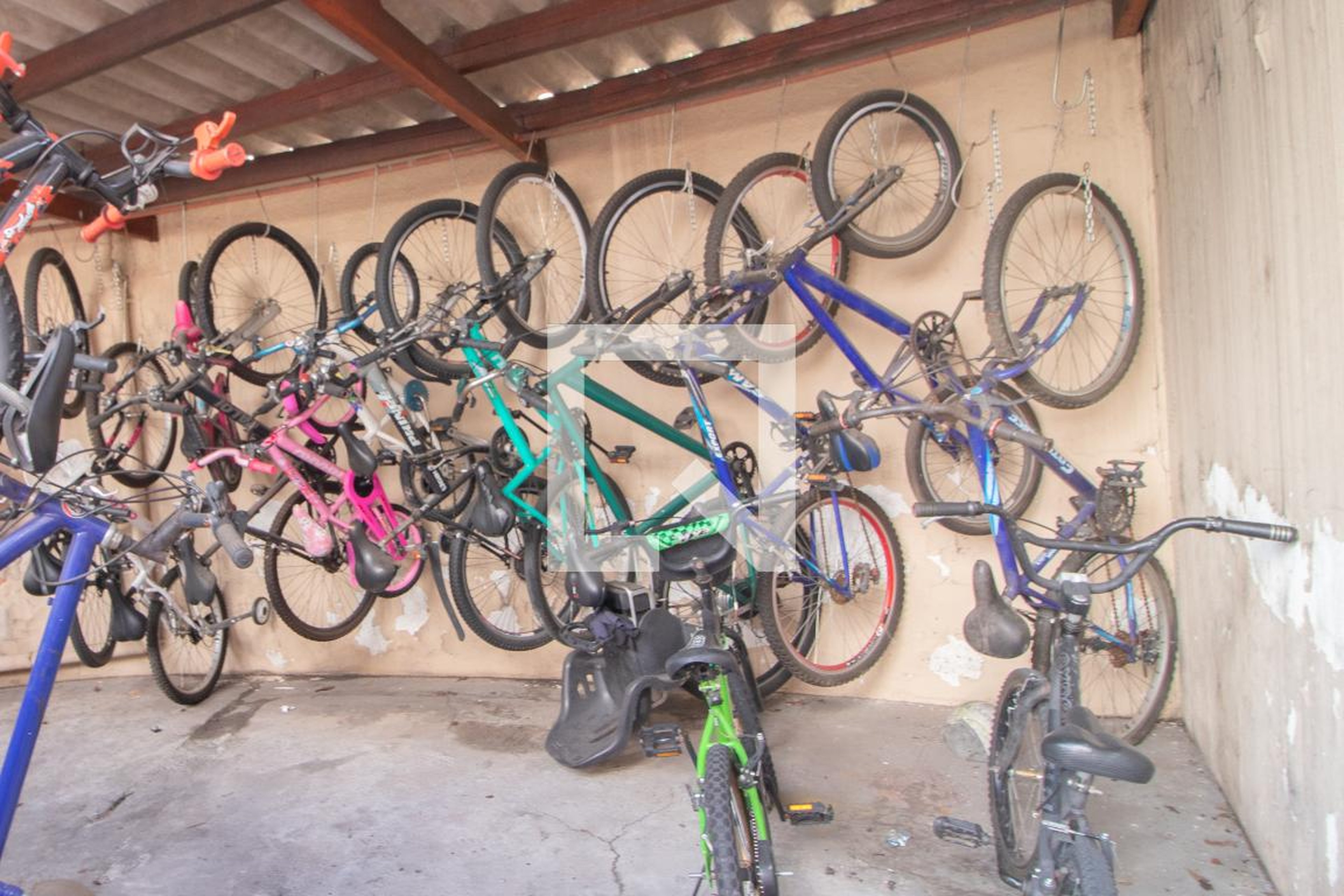 Bicicletario Condomínio em Avenida Paulo Lincoln do Valle Pontin, 261