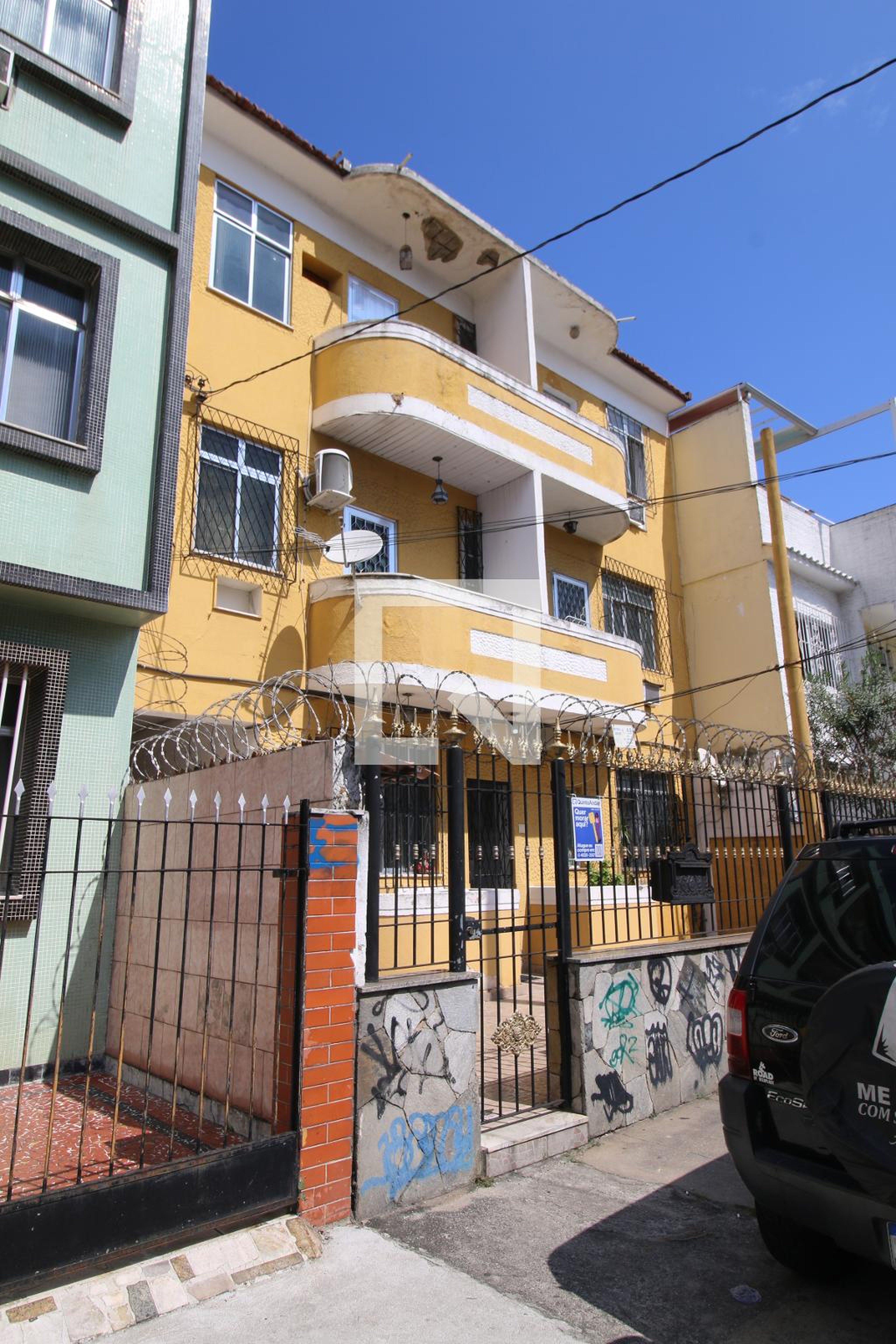 Fachada do Prédio Condomínio em Rua Juvenal Galeno, 21