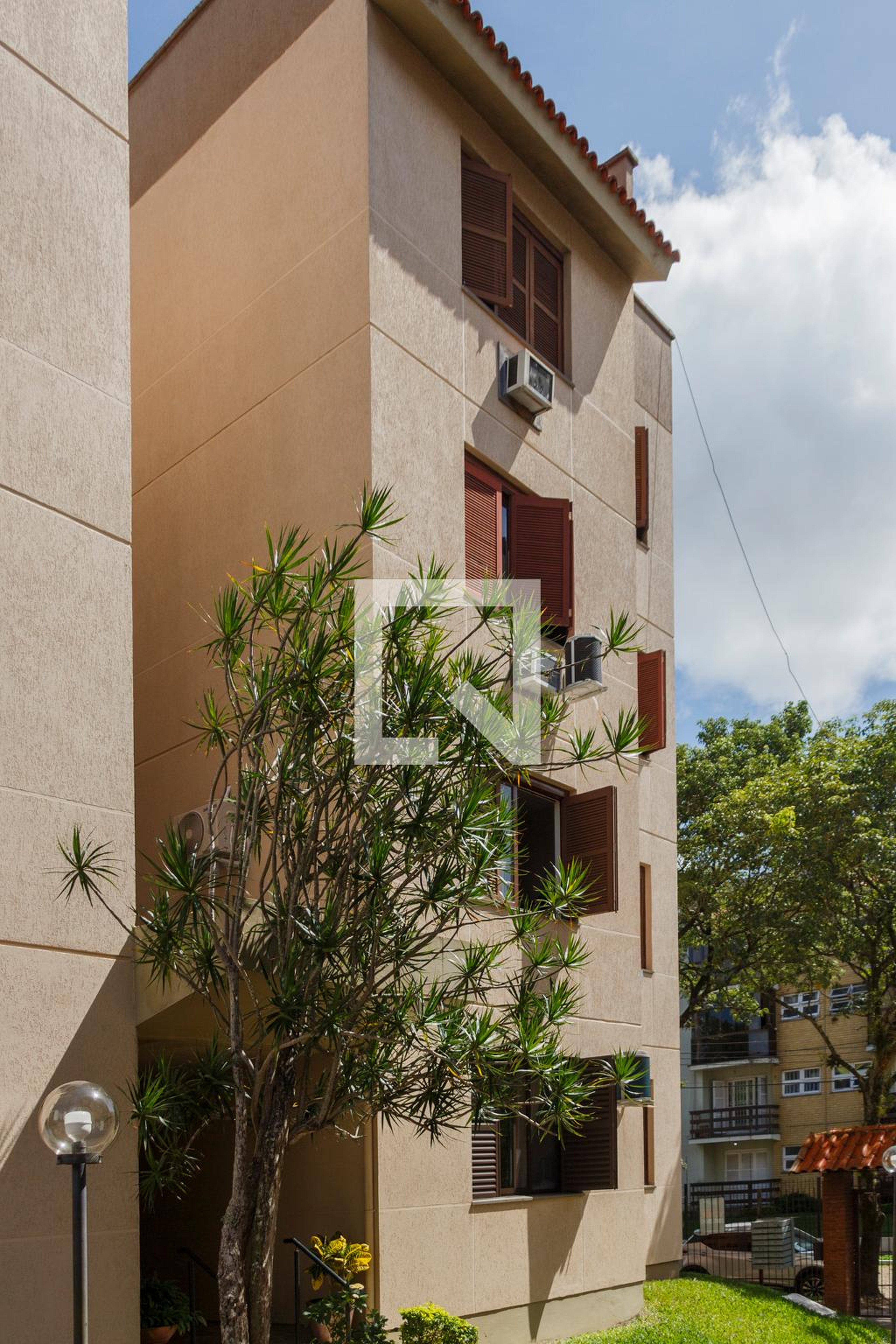 Fachada Condomínio em Rua Olávo Dutra, 60