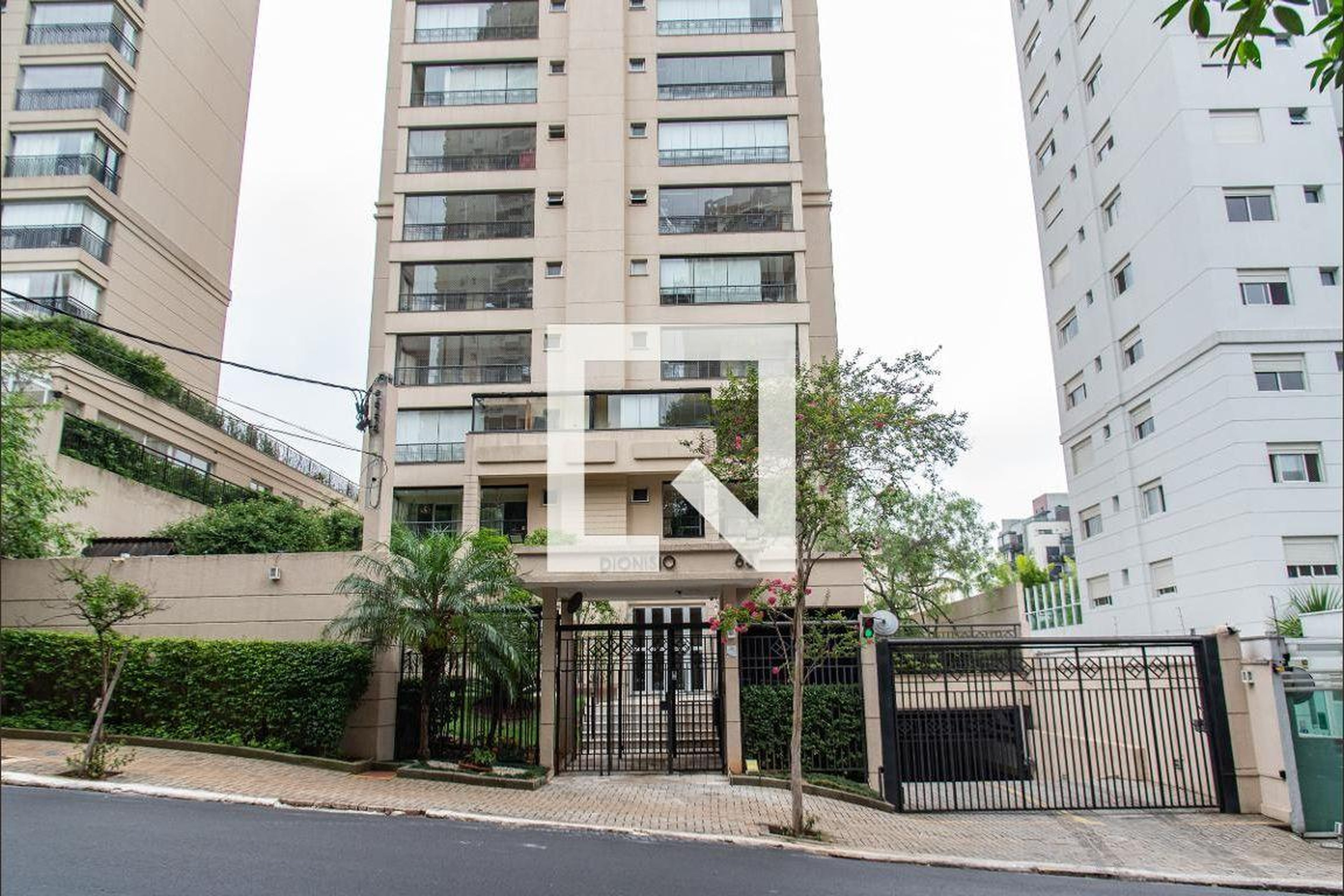 Fachada Condomínio Rua Dionisio da Costa