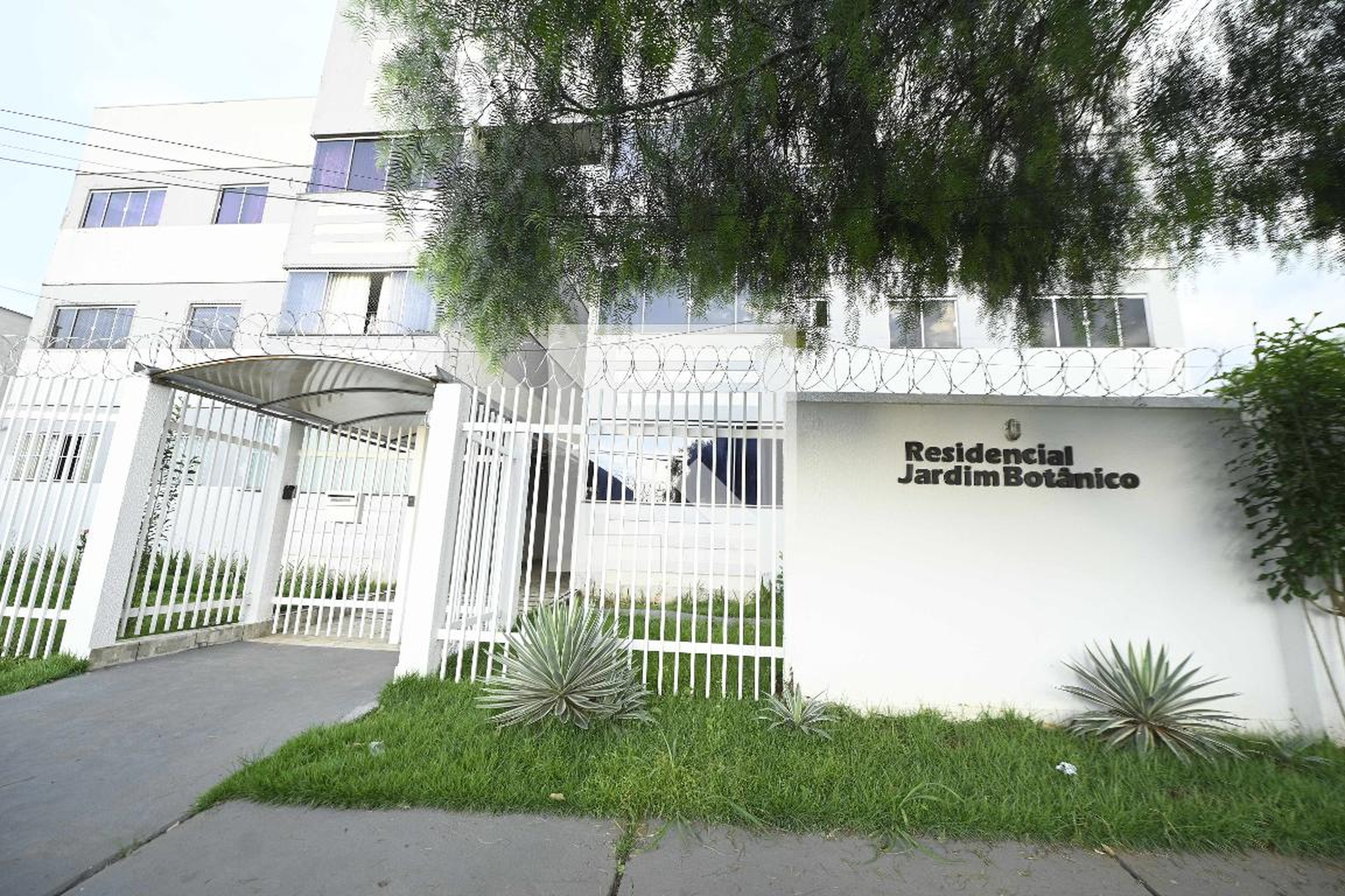 Fachada Condomínio em Rua Doze, 0