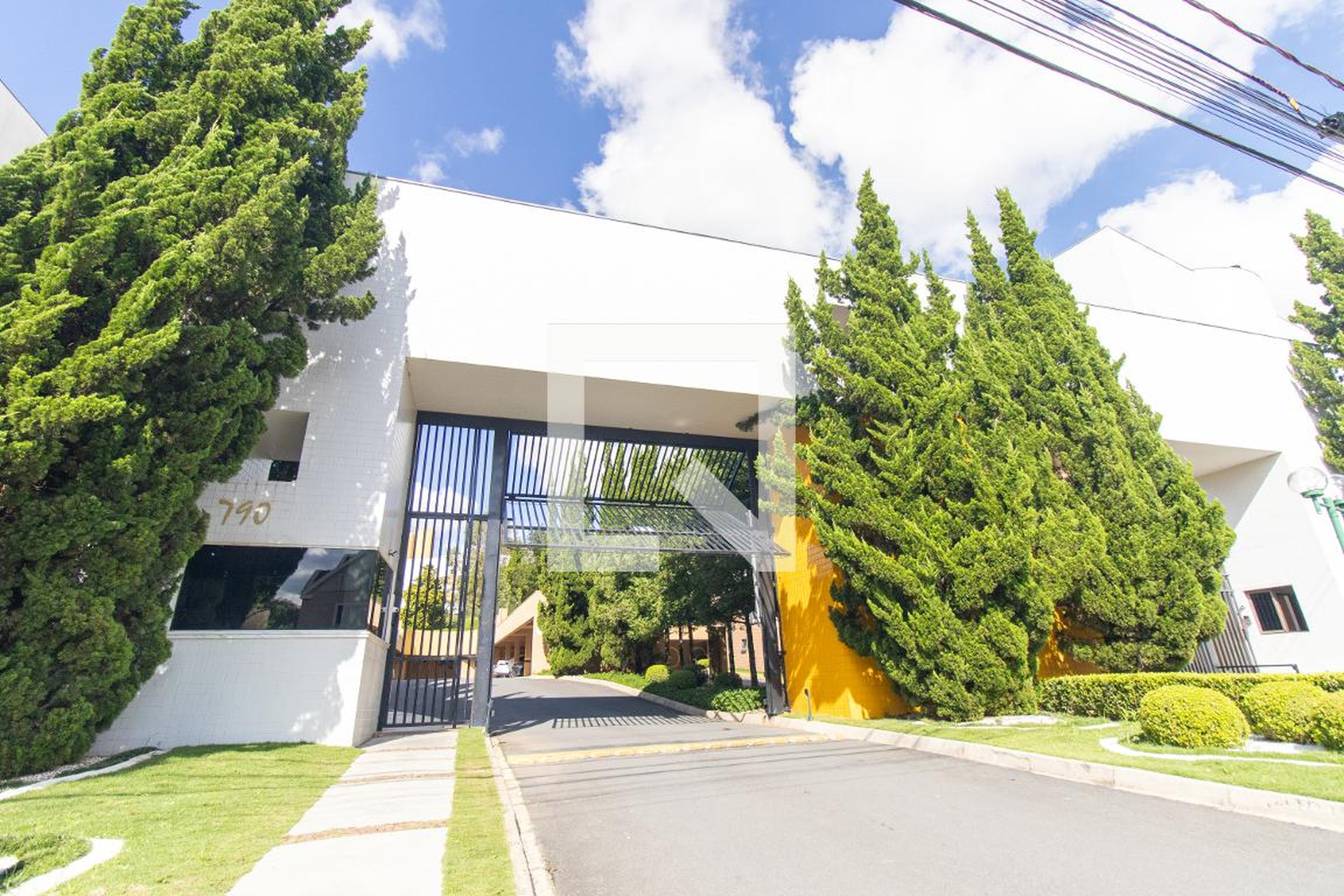 Fachada do Condomínio Condomínio Para Estudo