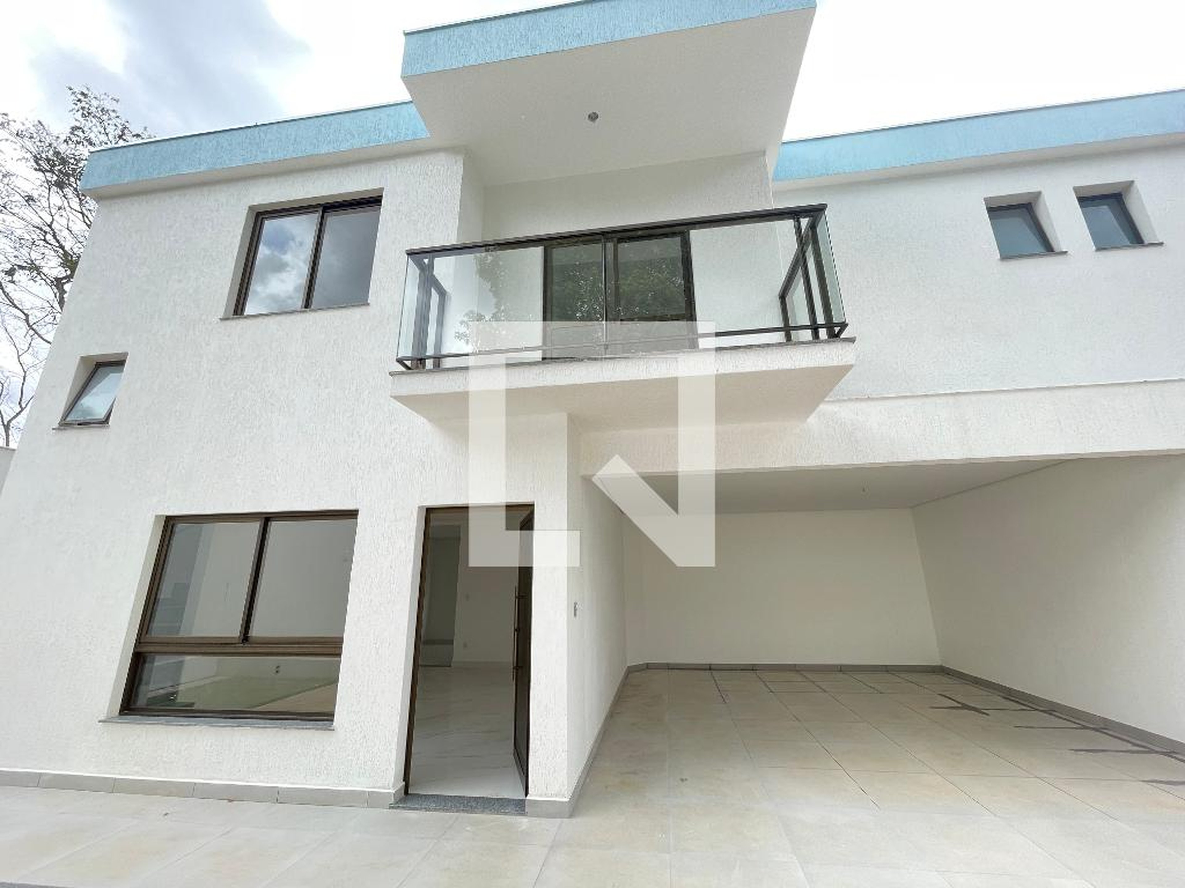 Fachada Condomínio em Rua Deputado Gregoriano Canedo, 155