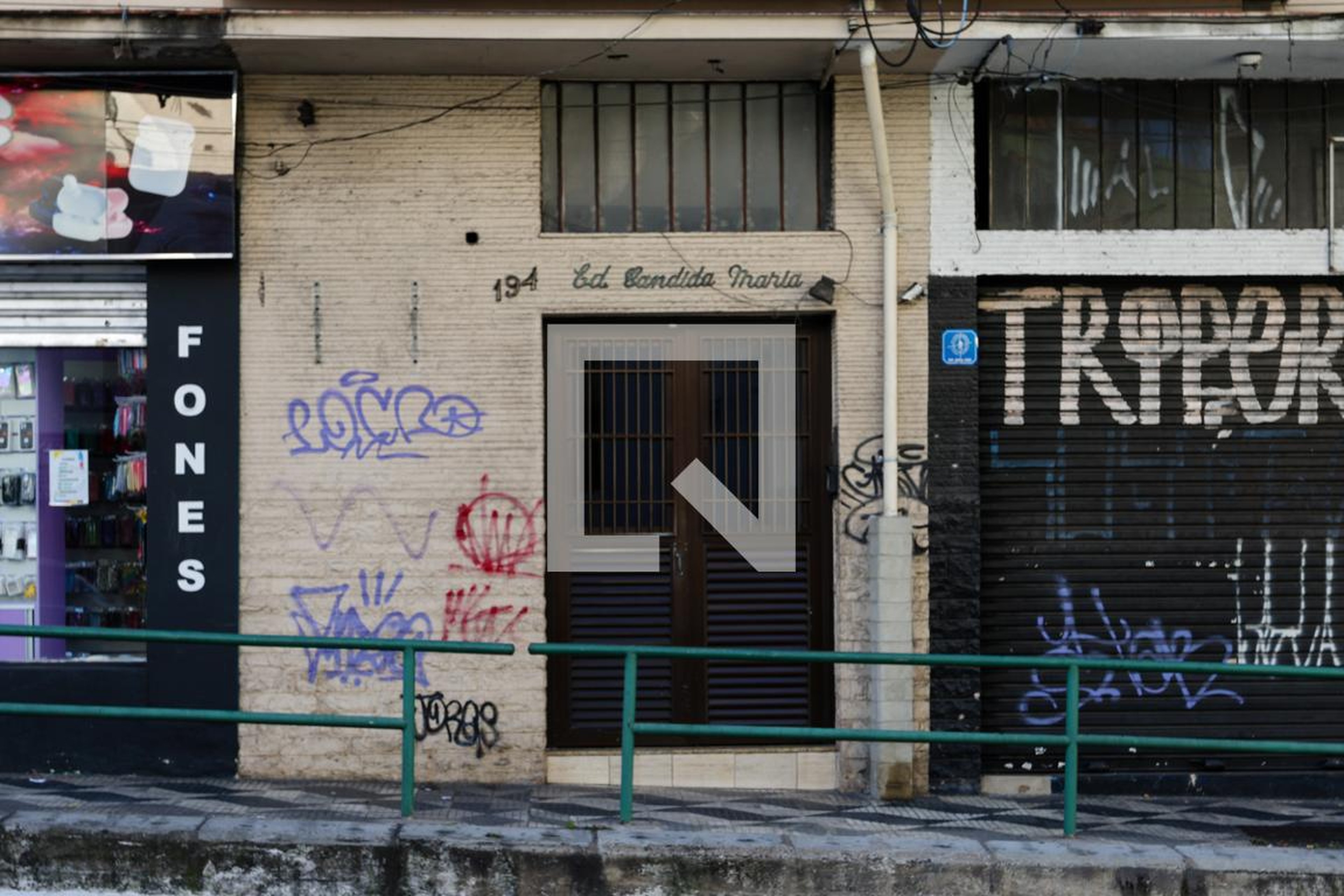 Fachada do condomínio Edifício Cândida Maria