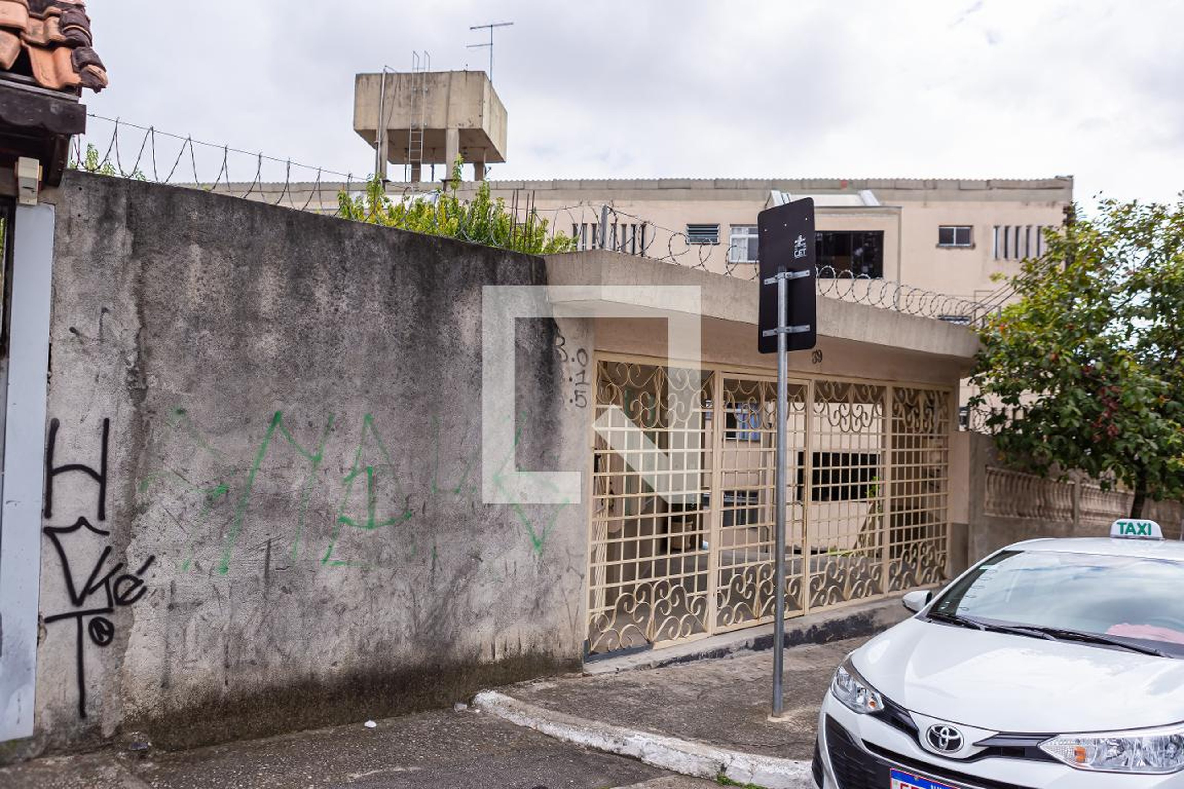 Fachada Condomínio em Rua Padre Cristóvão Cordeiro, 39