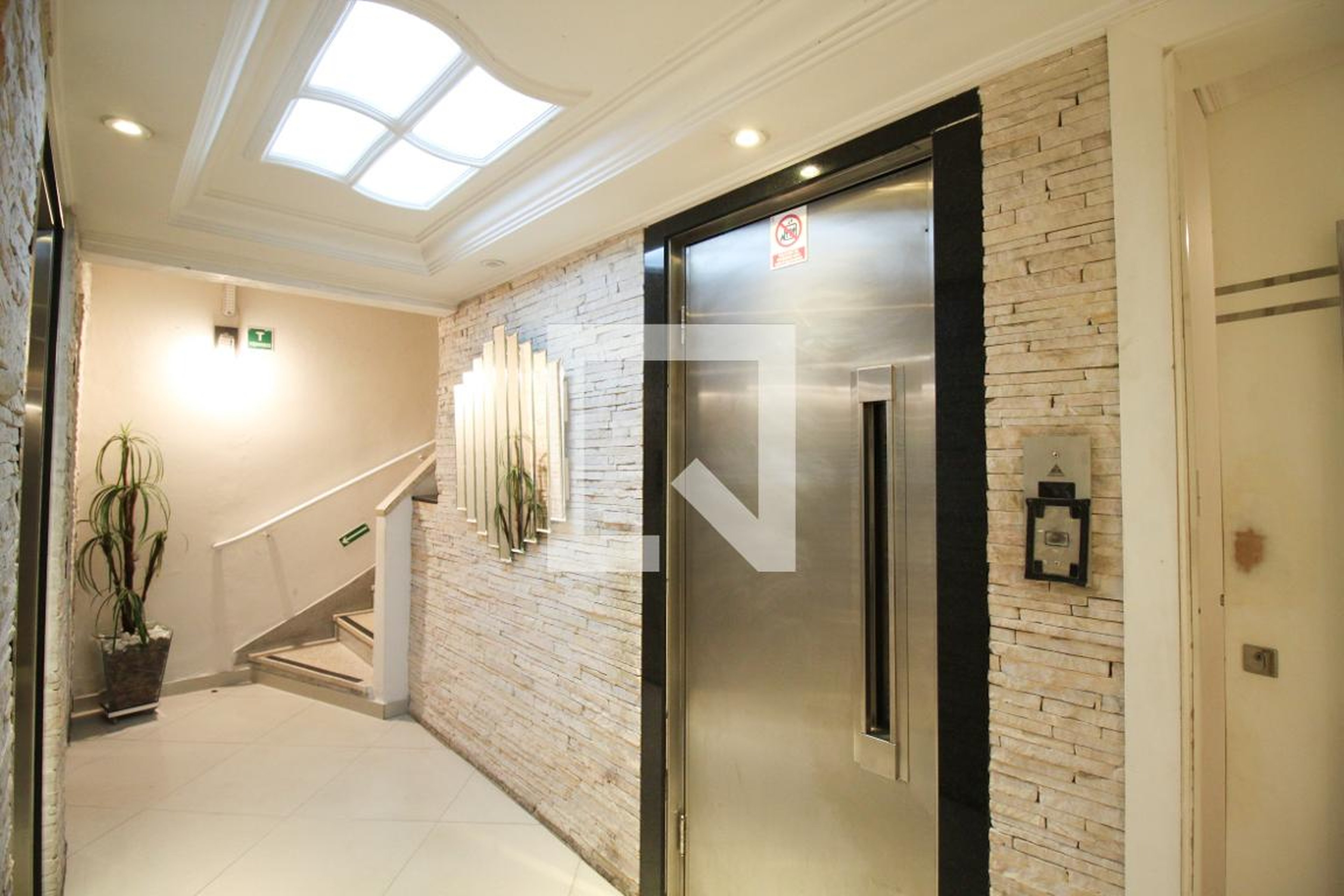 Hall de entrada - Raposo Tavares