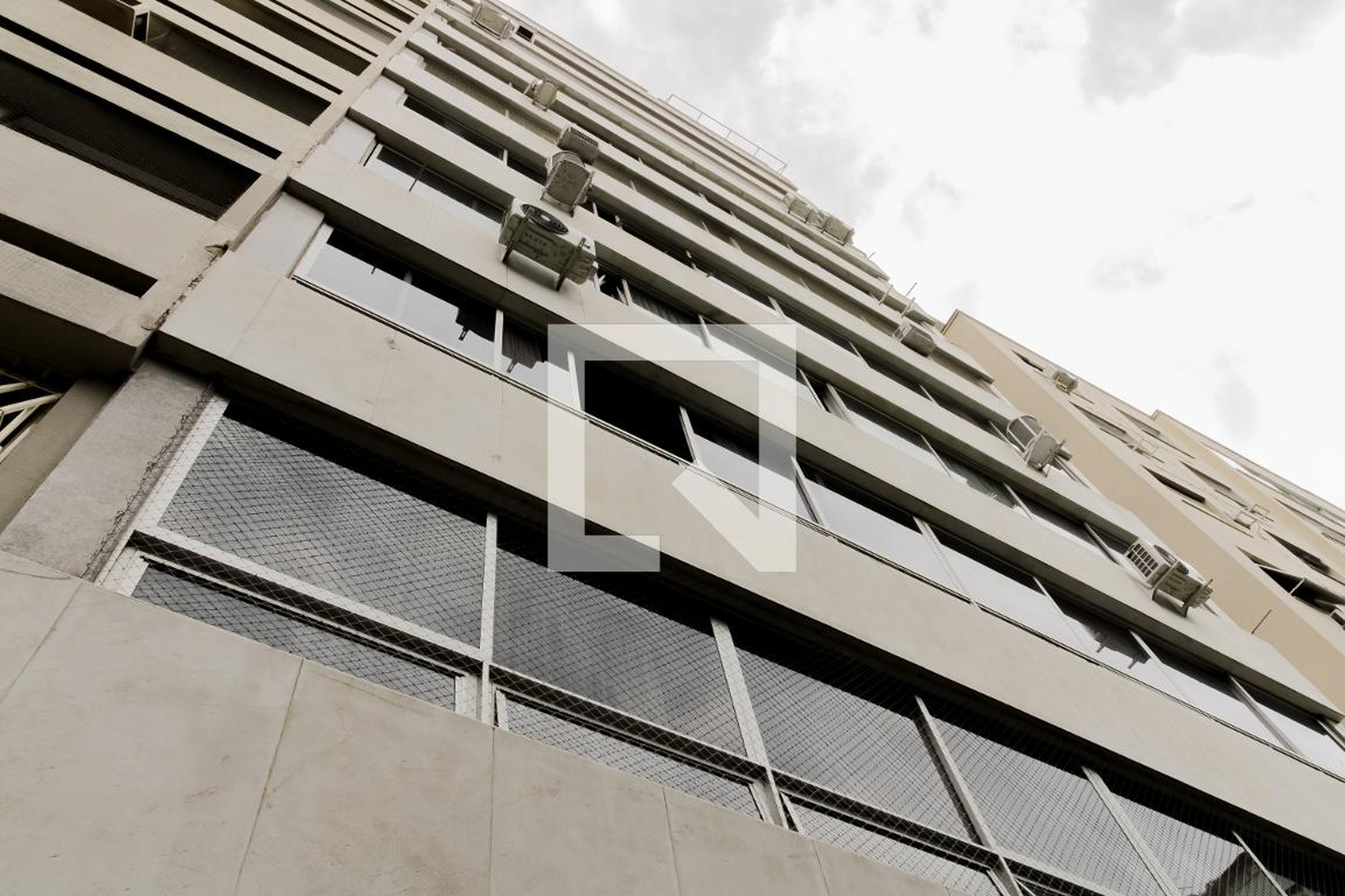 Fachada do Prédio Condomínio em Praça Cardeal Arcoverde, 15