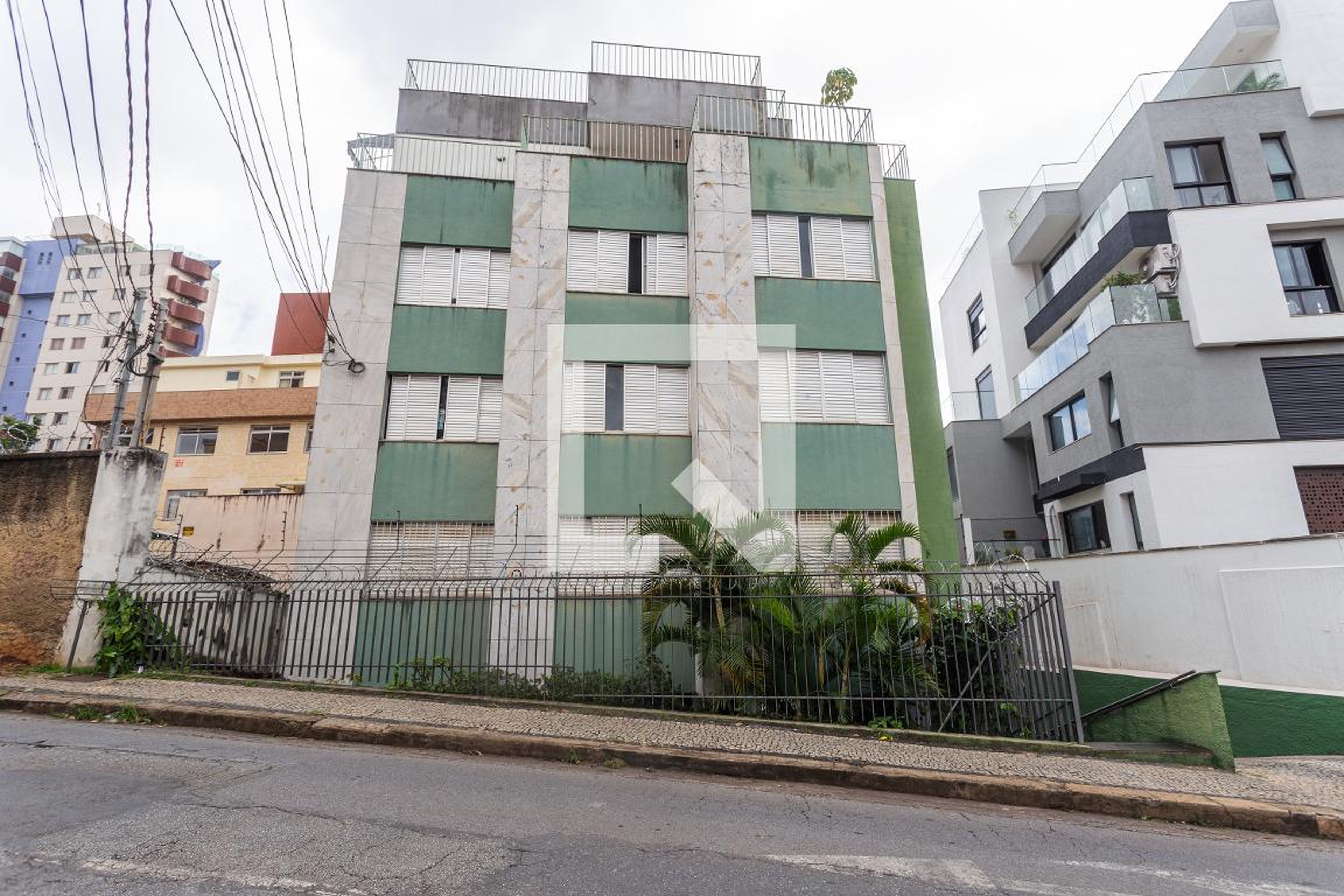 Fachada Condomínio em Rua Montes Claros, 555