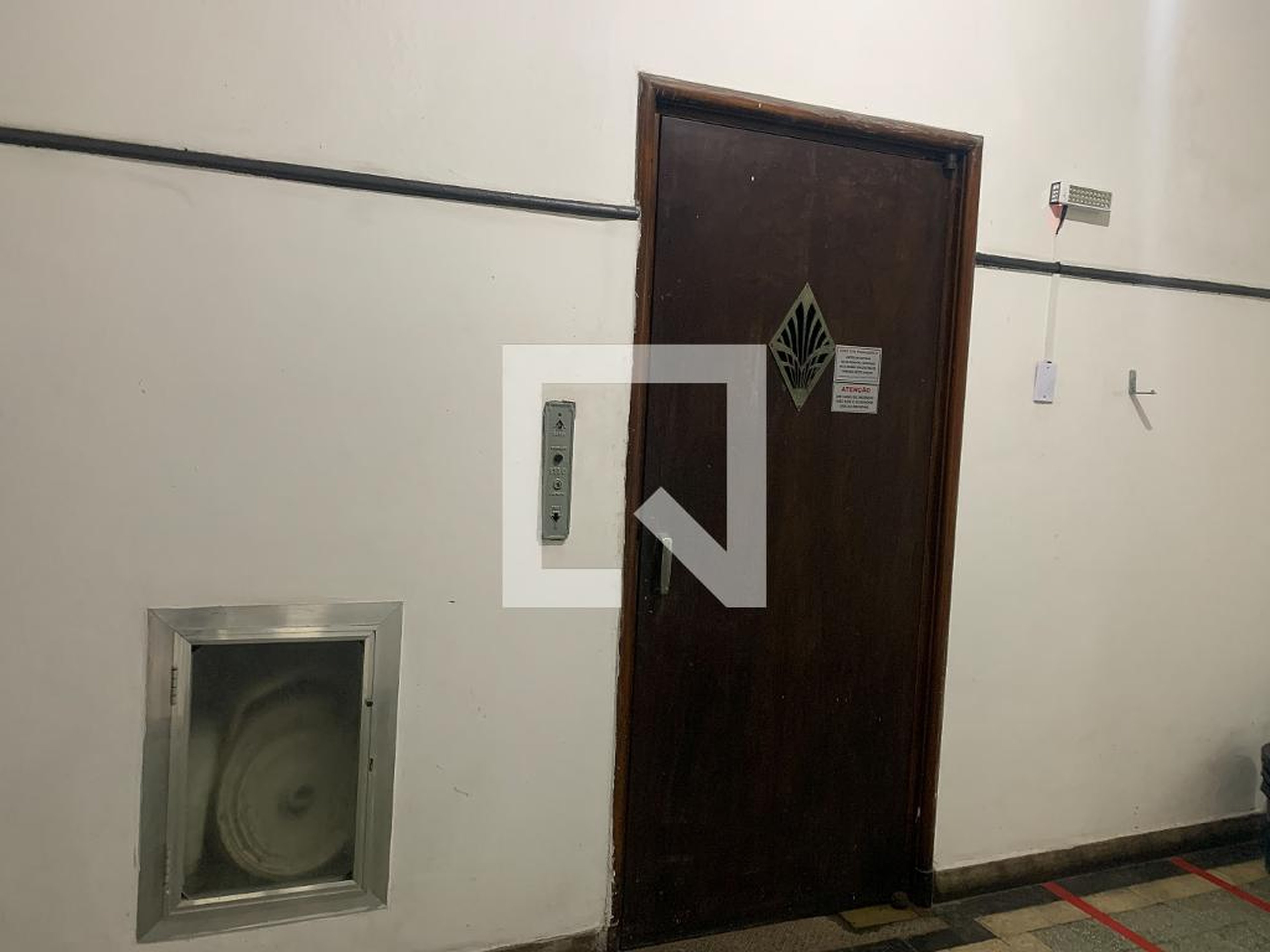 Elevador - Edifício Paris