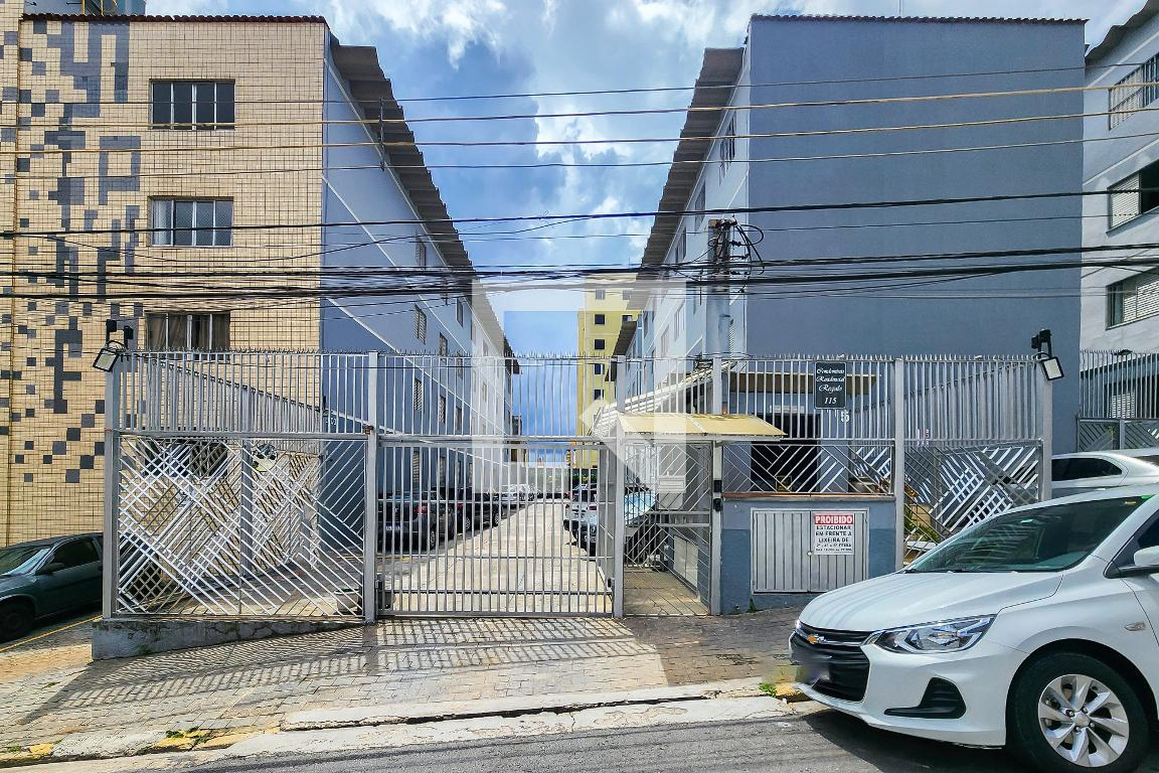 Fachada do Condomínio Condomínio Regalo