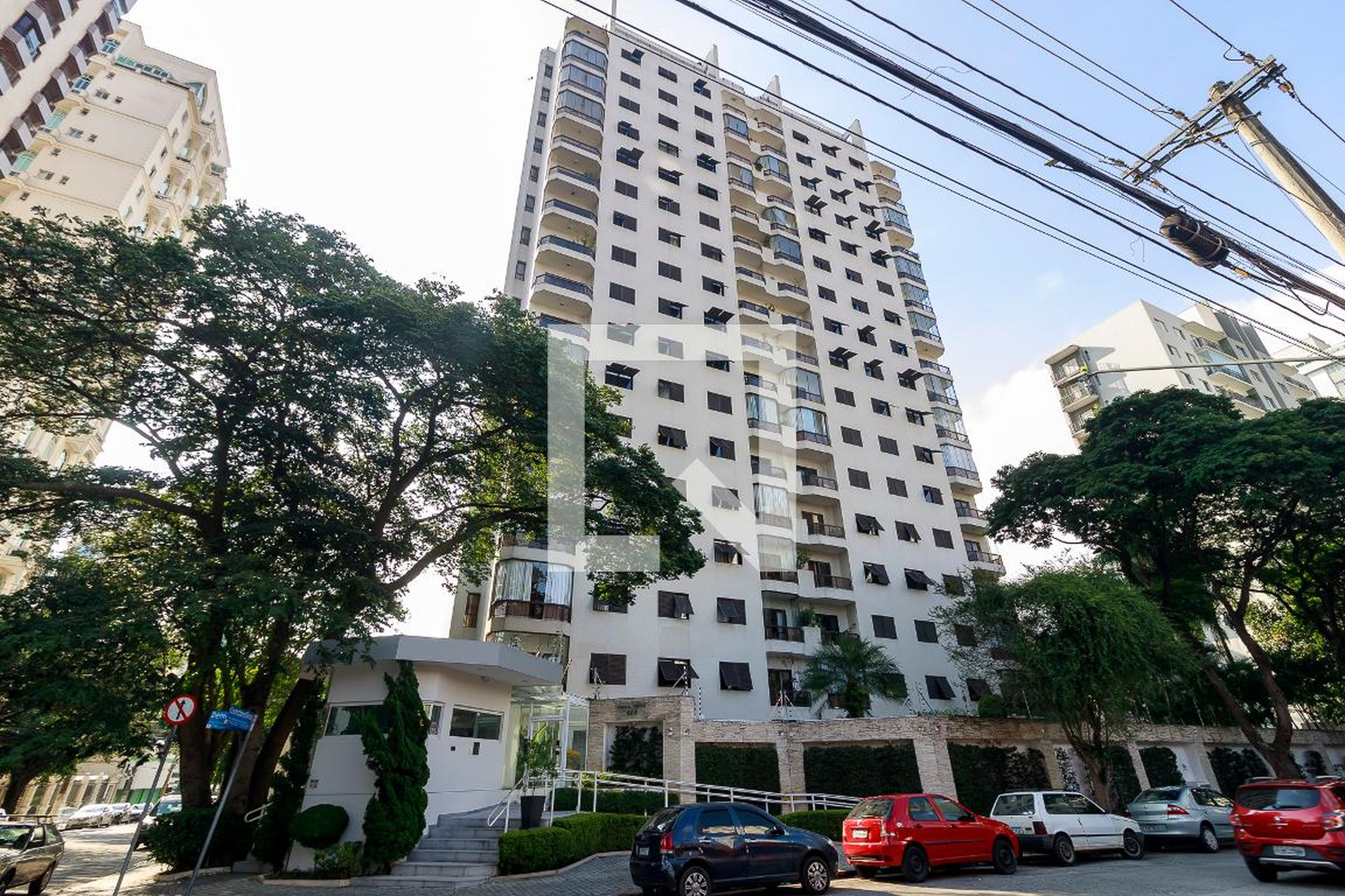 Fachada Condomínio em Rua Constantino de Sousa, 455