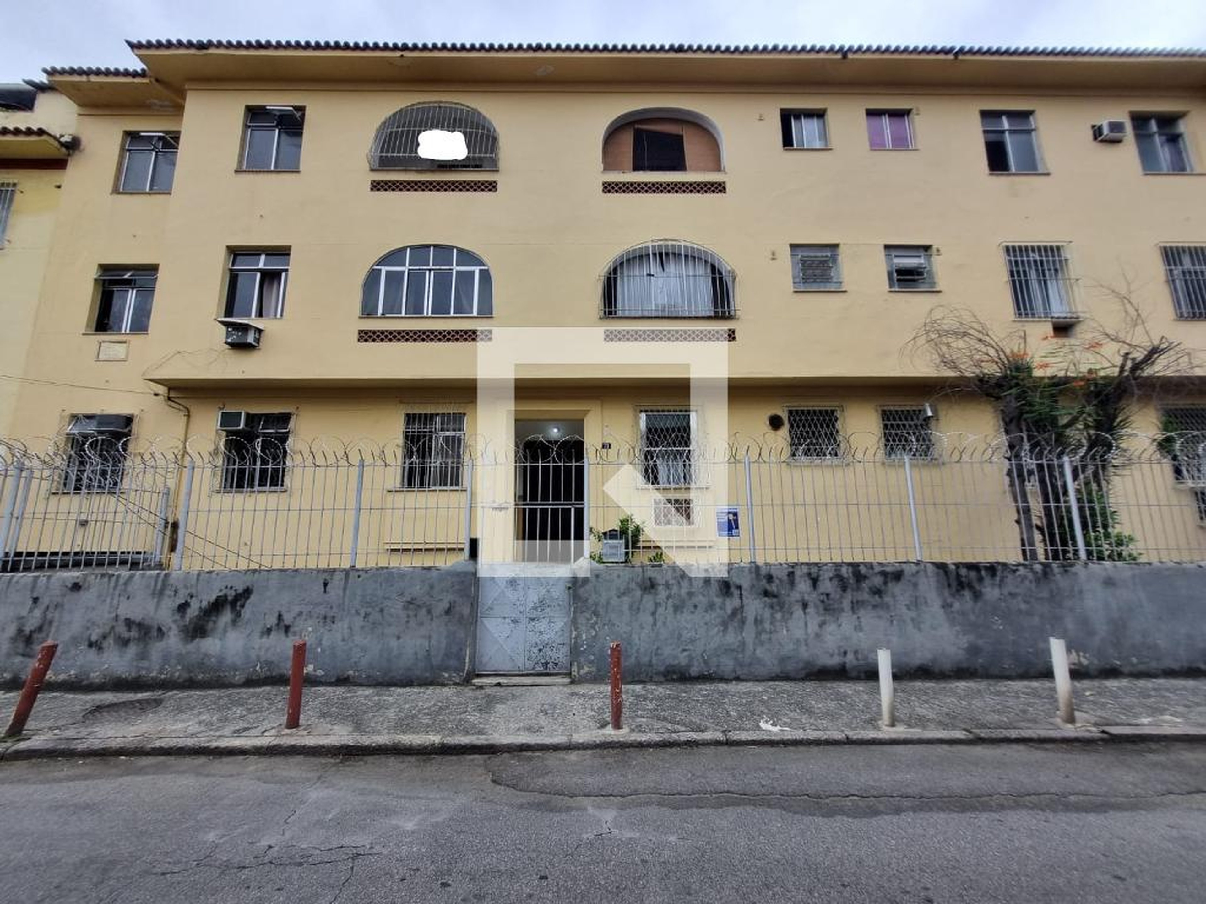 Fachada Condomínio em Rua Pedro Guedes, 75