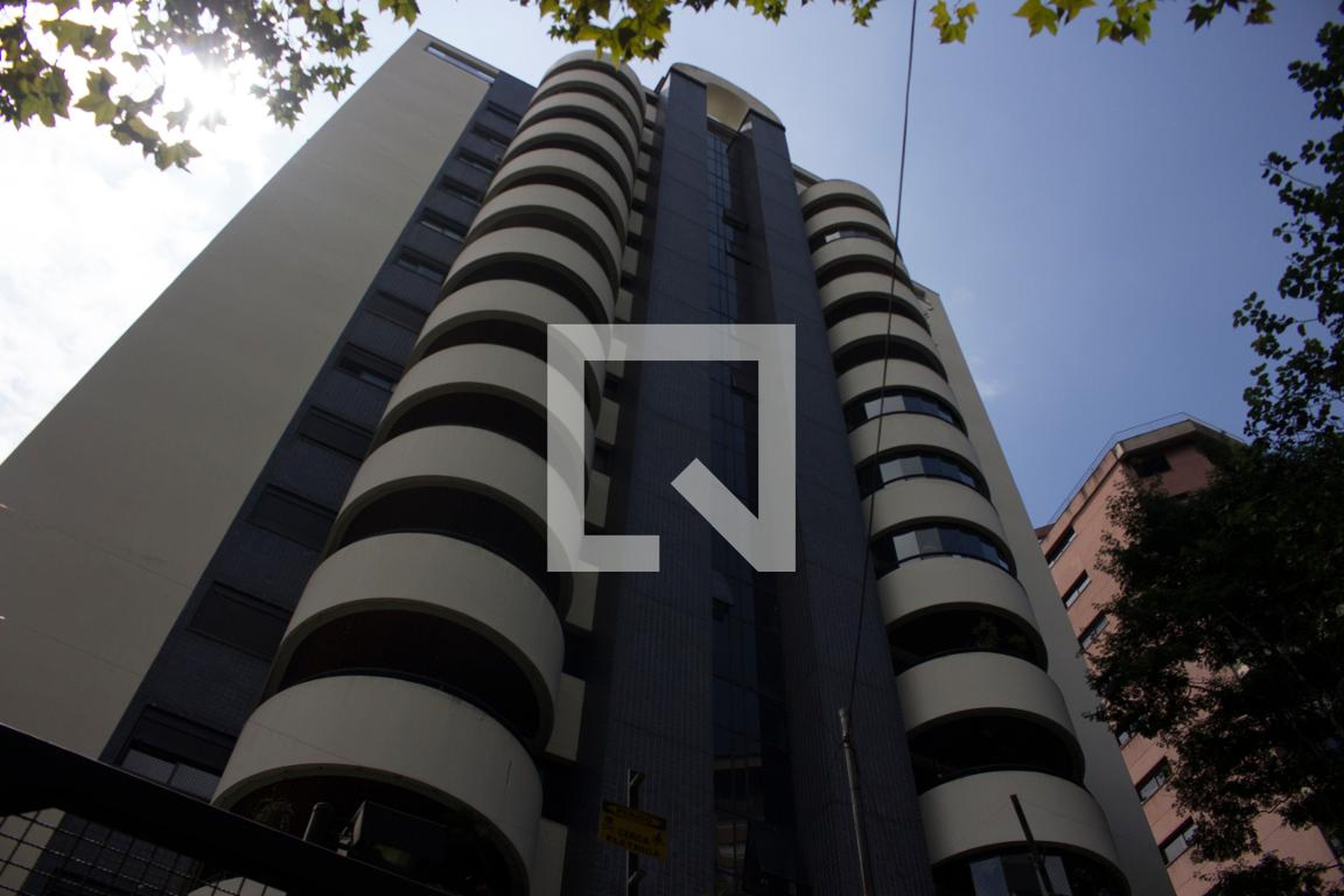 Fachada Condomínio em Rua Professor José Horácio Meirelles Teixeira, 97