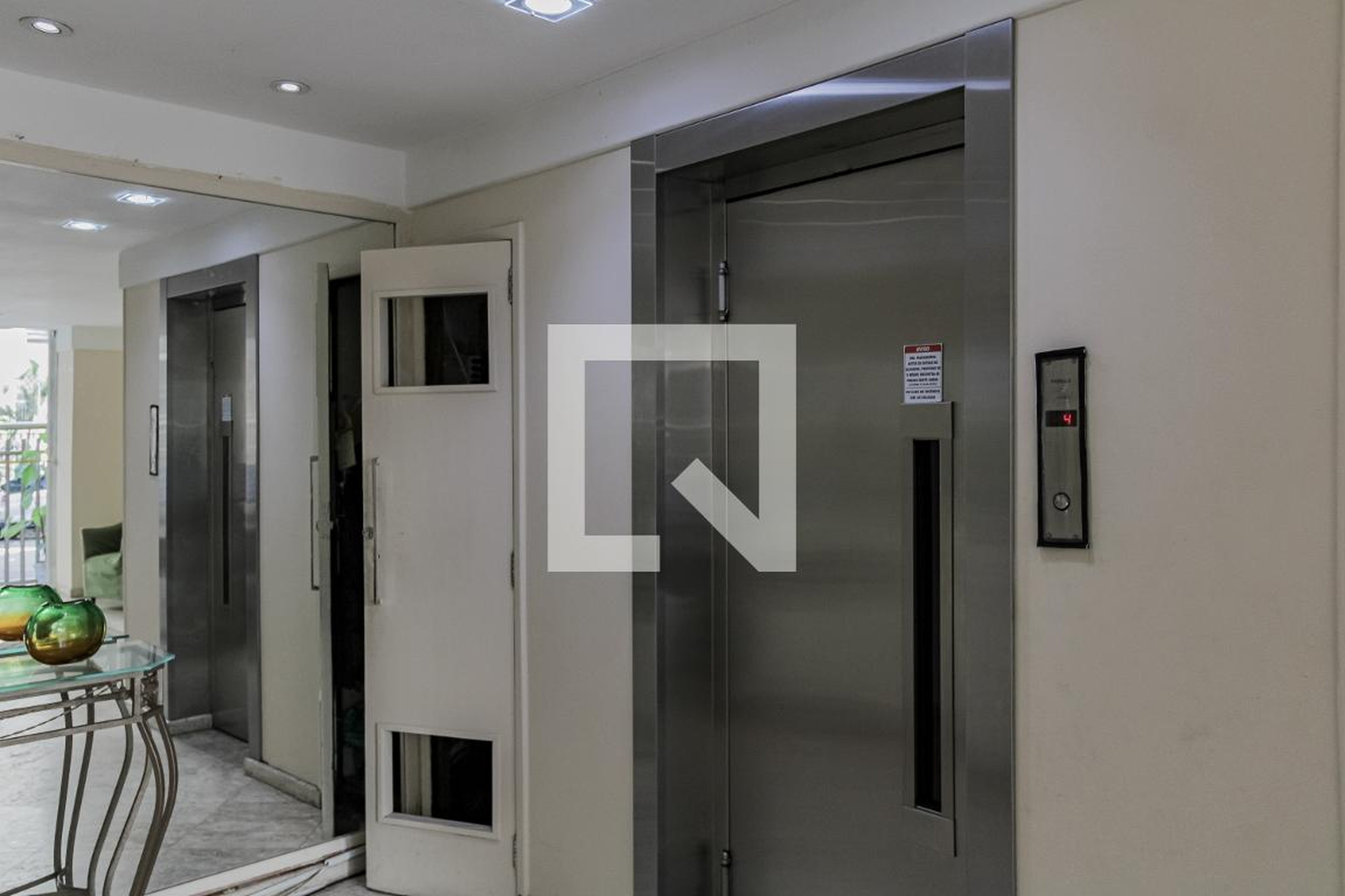 Elevador - Edificio Nathania