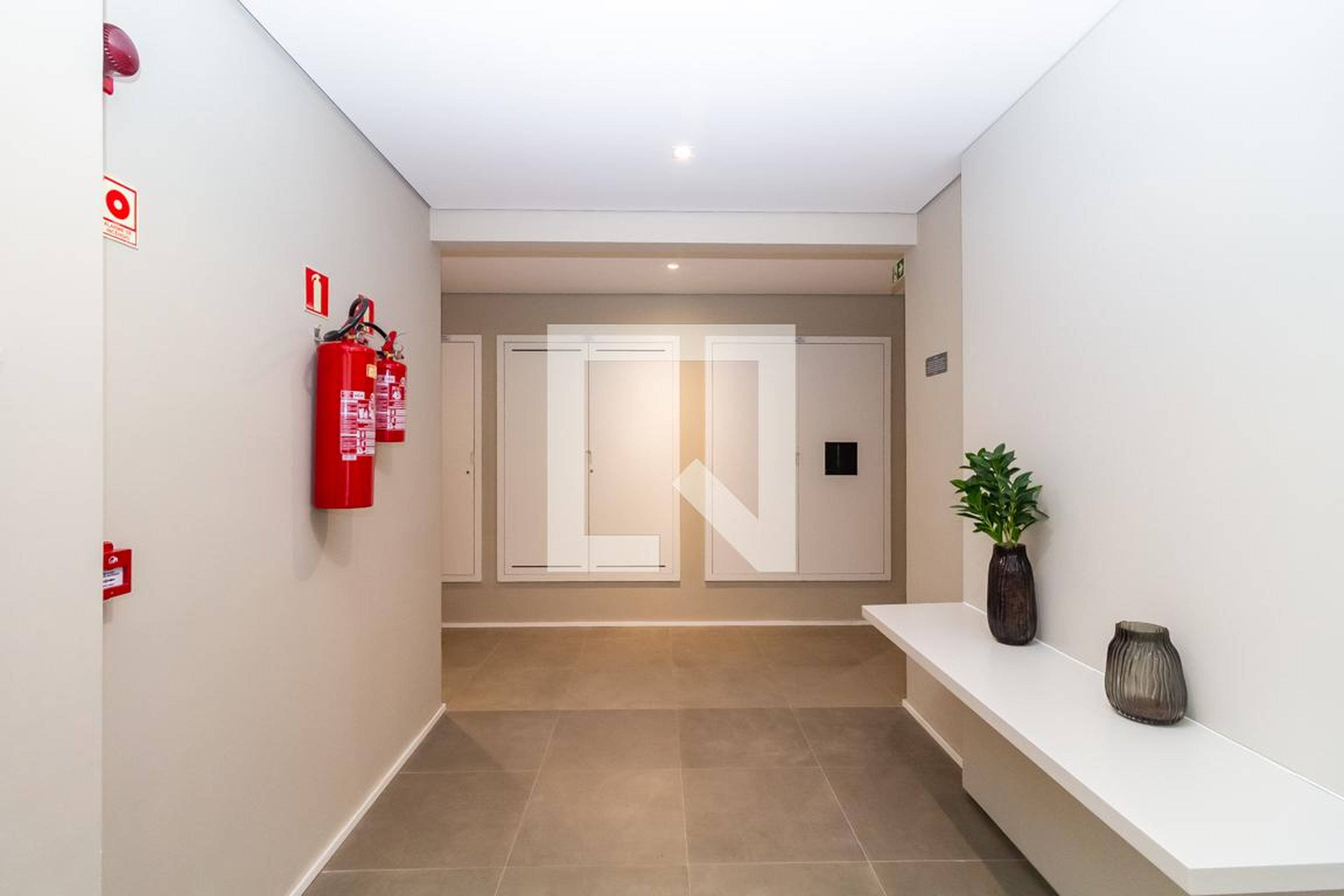 Hall de entrada Condomínio em Avenida Vila Ema, 2237