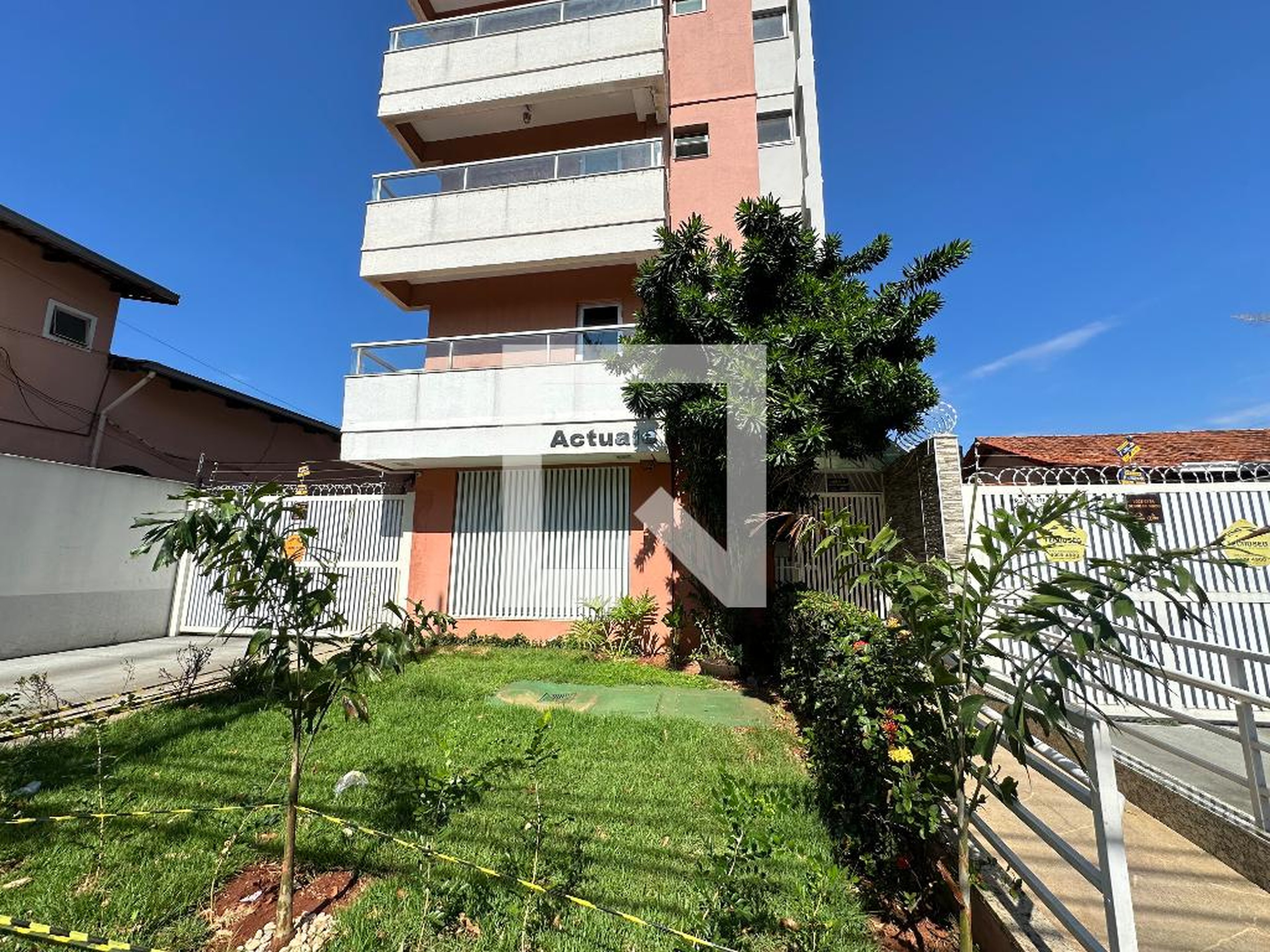 Fachada Condomínio em Rua 208, 0