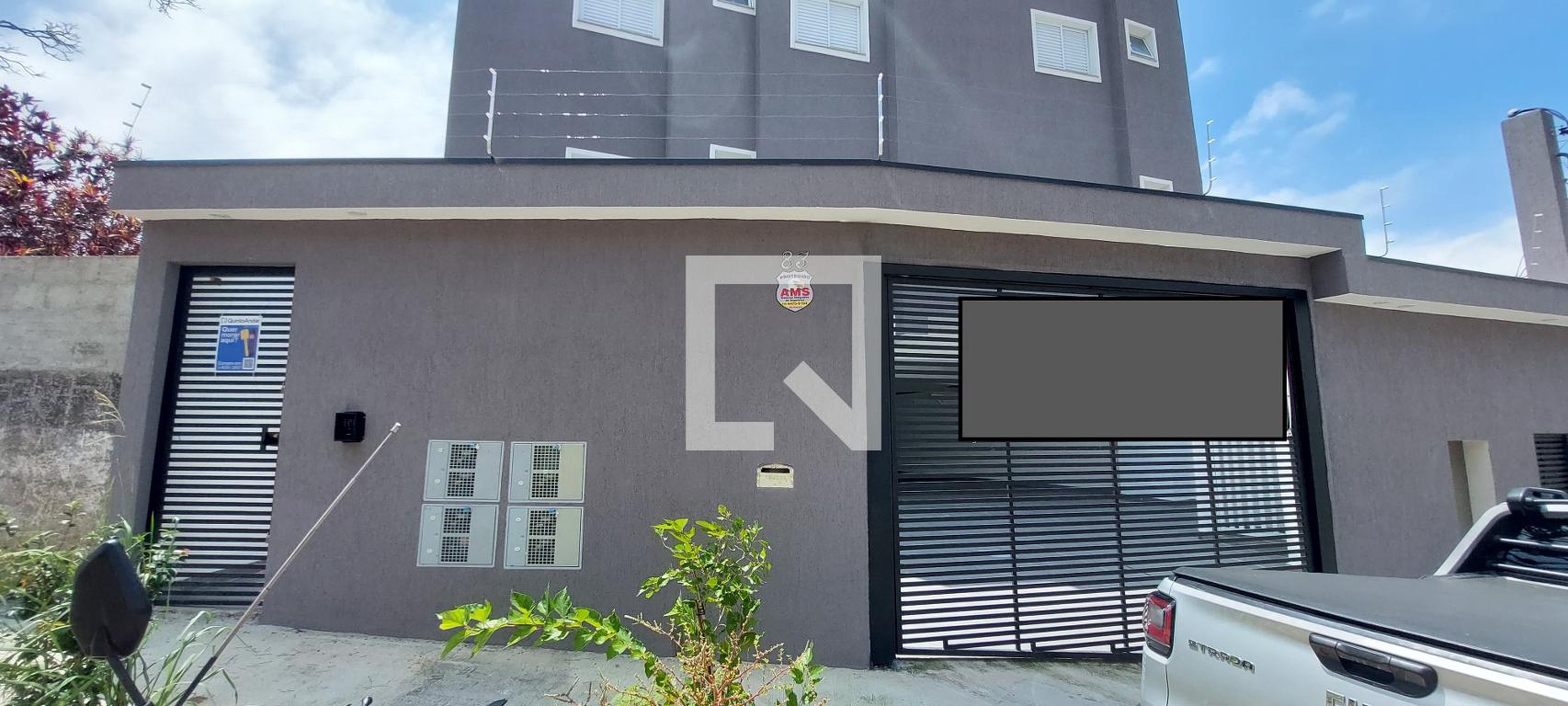 Fachada Condomínio em Rua Amália, 83