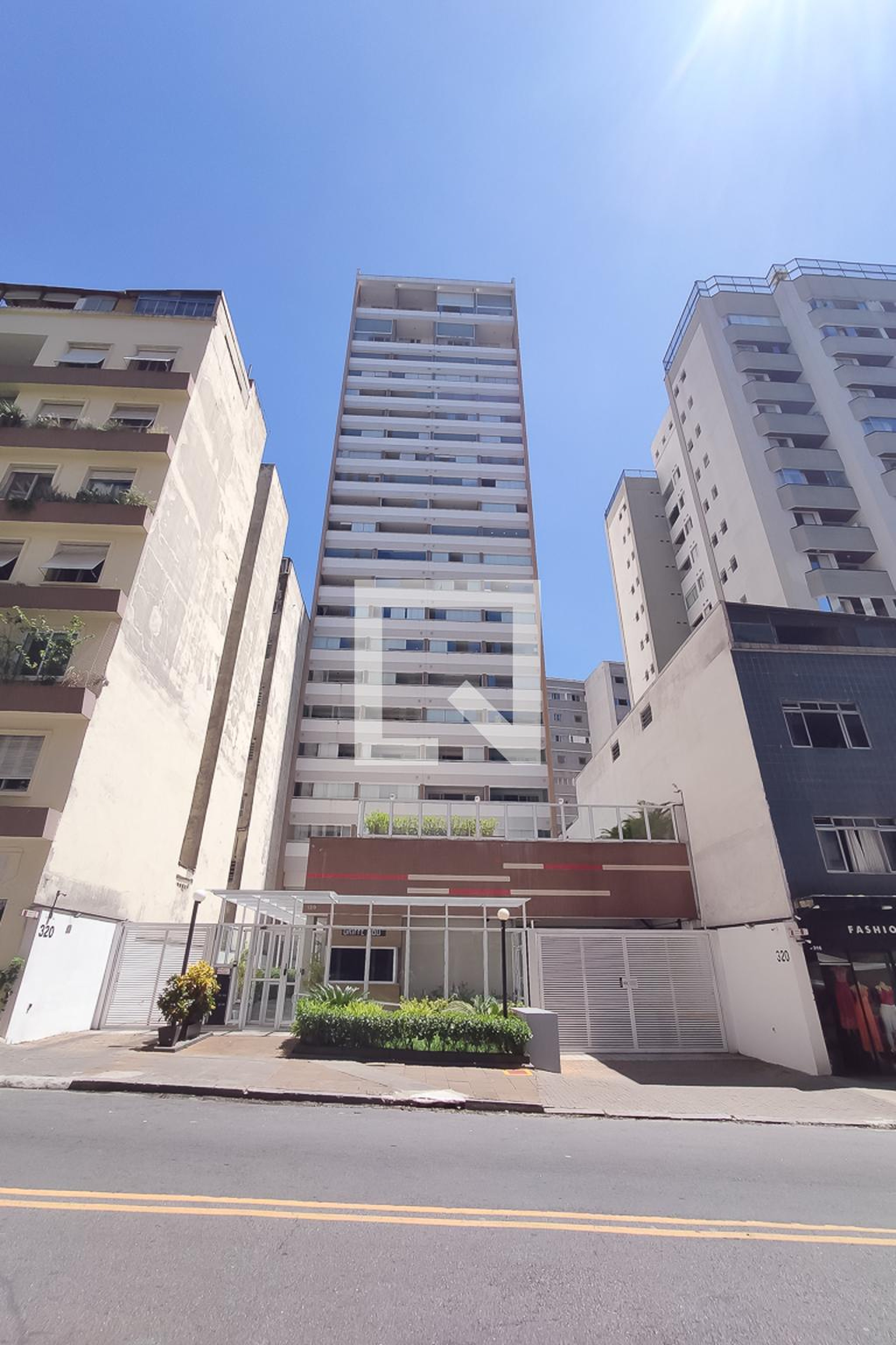 Fachada Condomínio em Rua Maria Antônia, 230