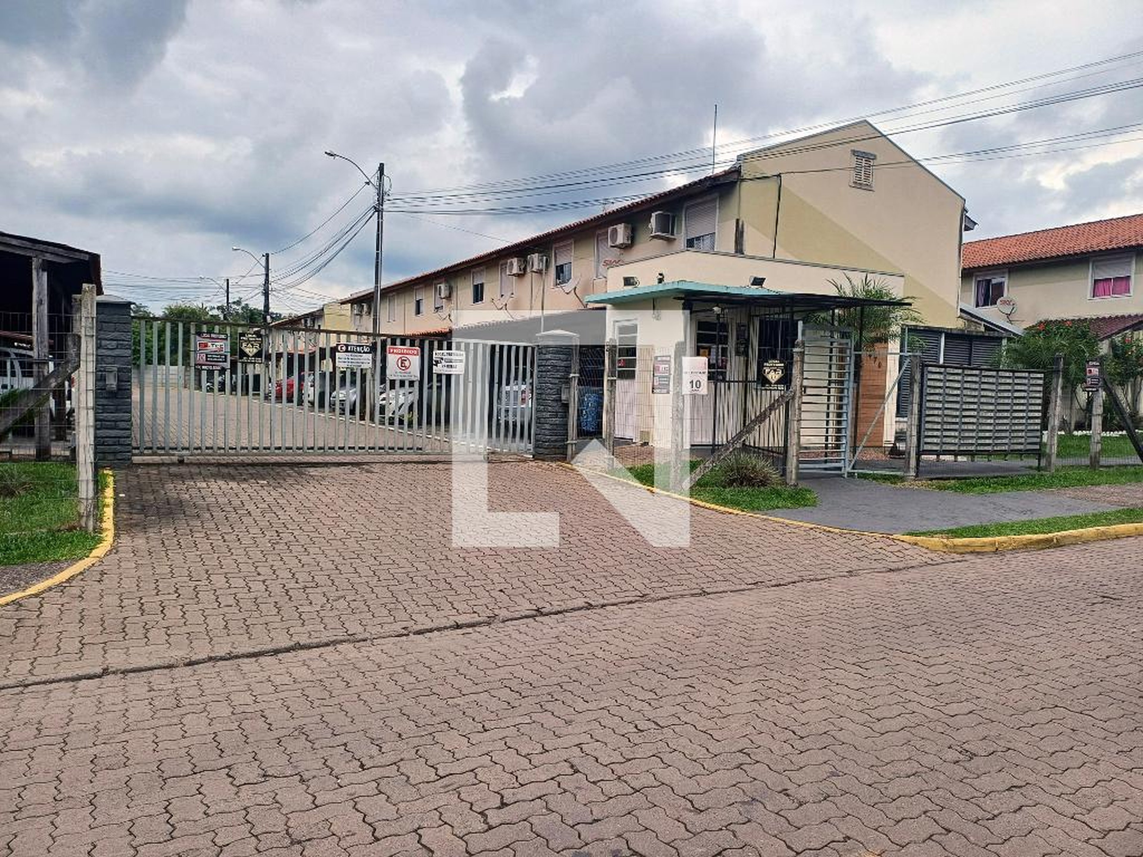 Fachada Condomínio em Rua Jaime Caetano Braun, 270