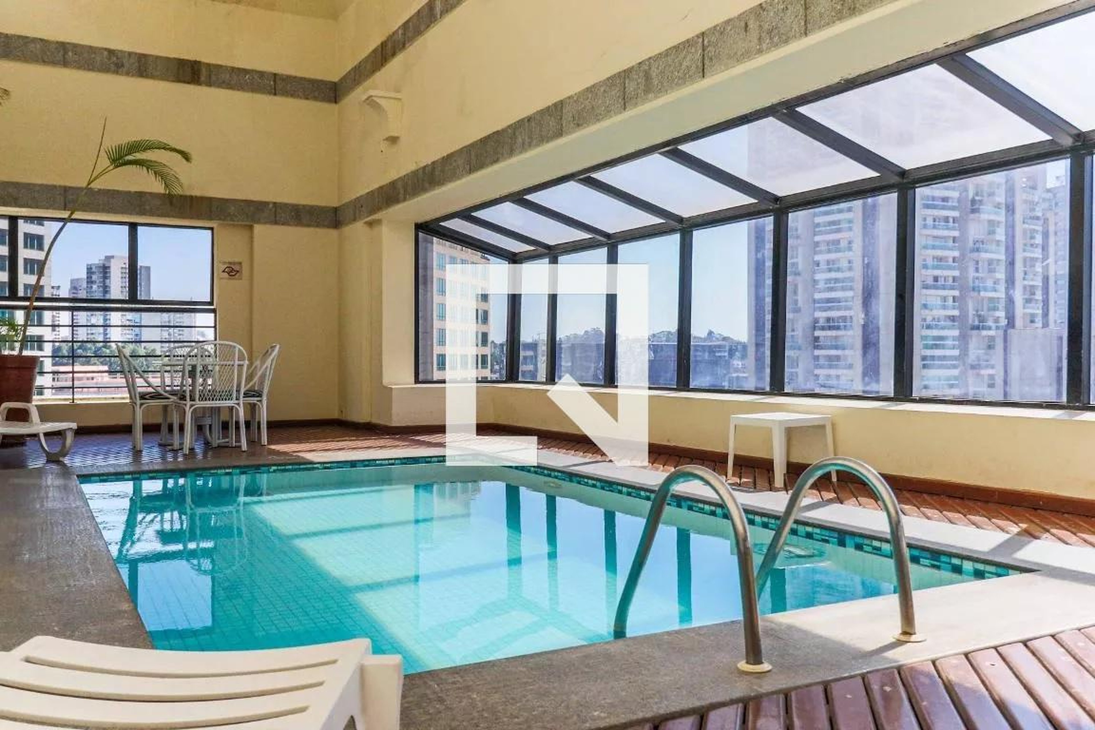 Piscina - Bristol Hotel