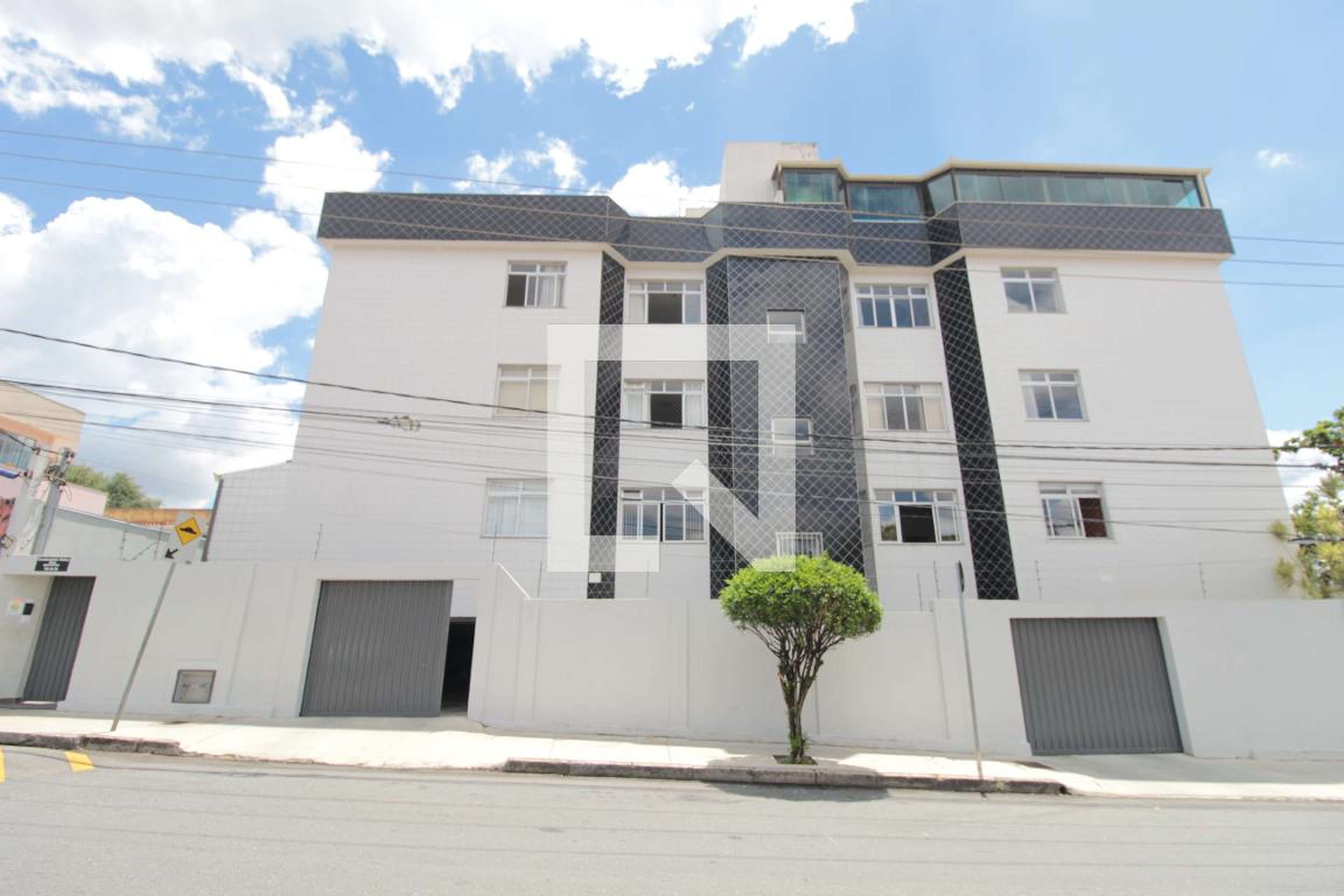 Fachada Condomínio em Rua das Gaivotas, 541