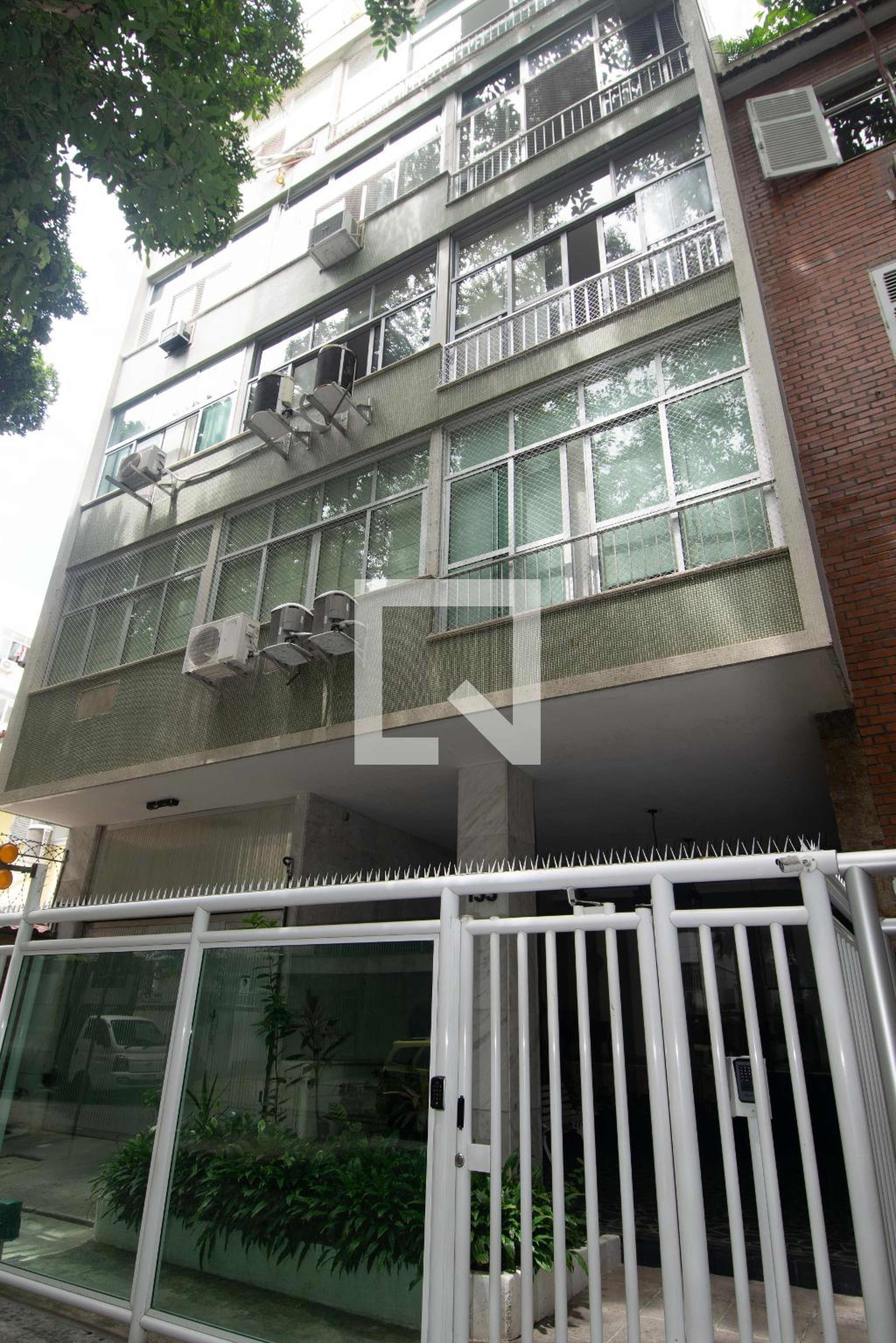 Fachada do Prédio Condomínio em Rua Nascimento Silva, 133