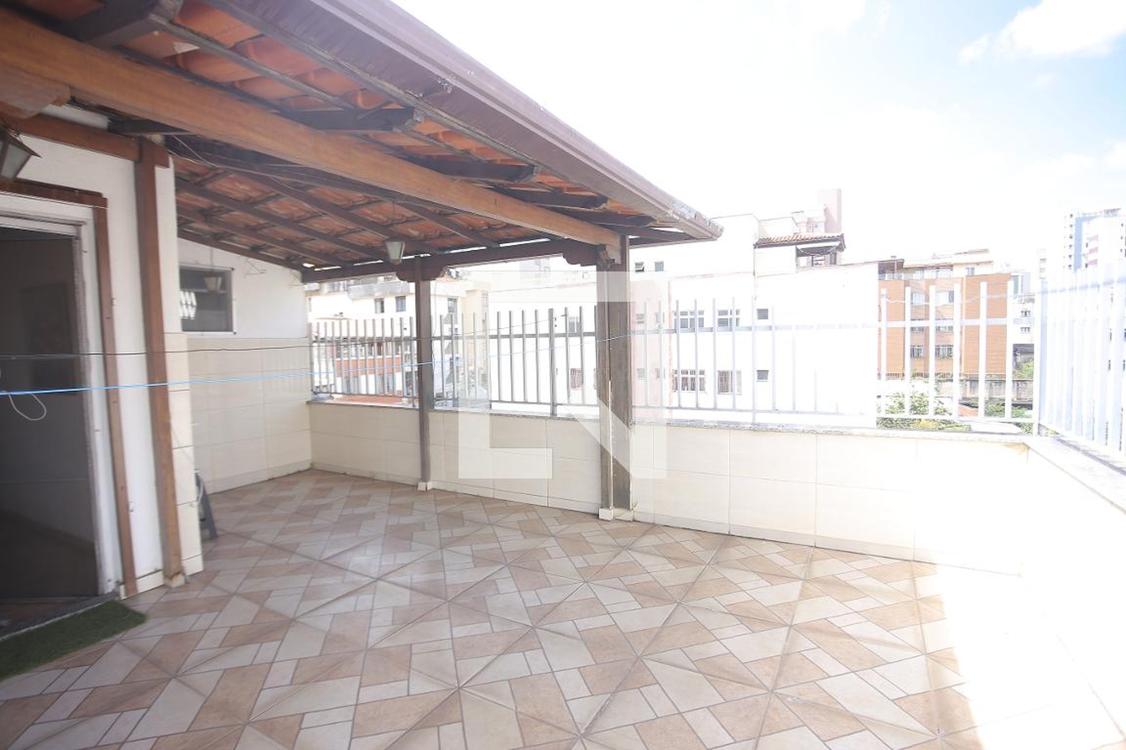 Área Externa Condomínio em Rua Contendas, 372