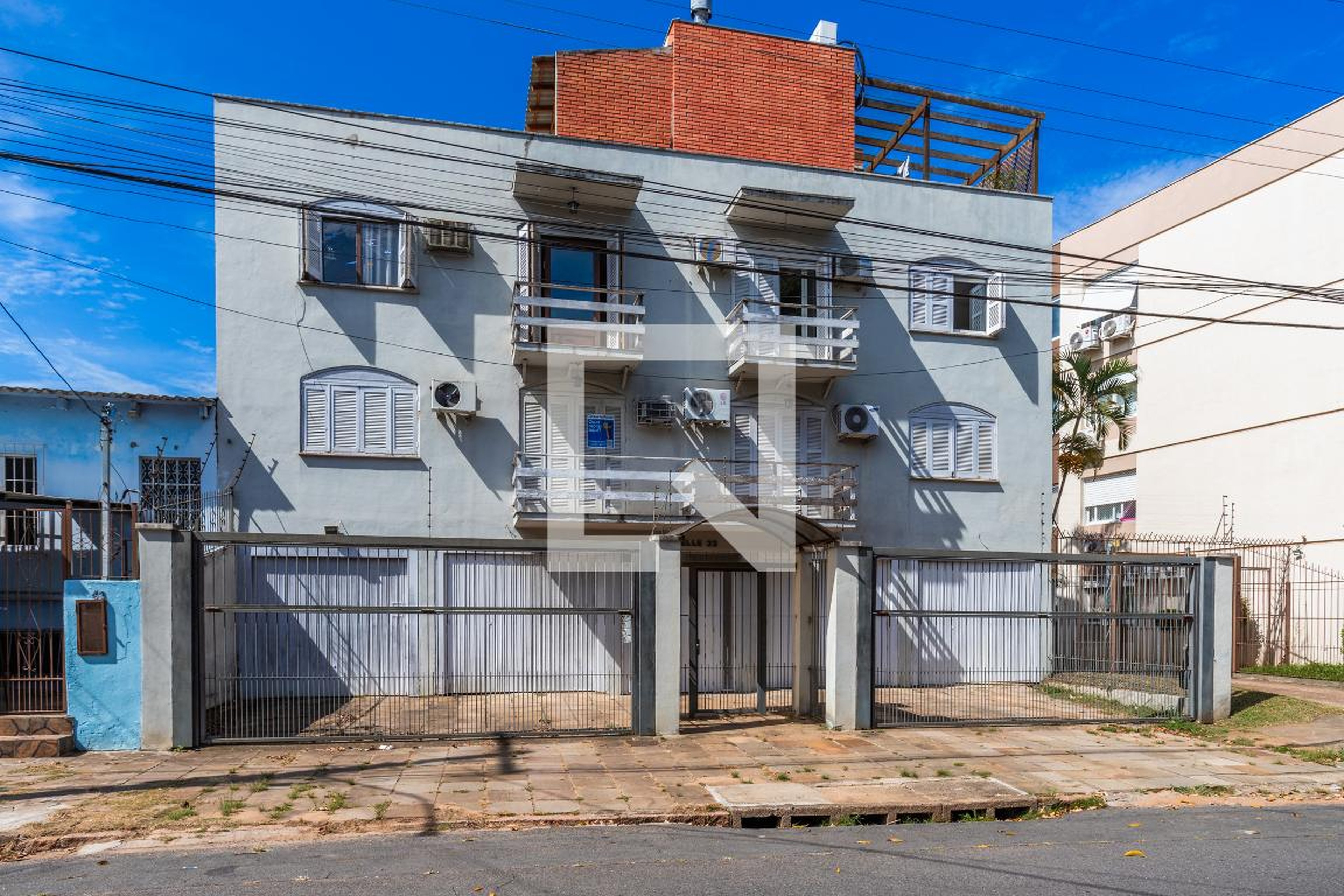 Fachada Condomínio em Rua Ângelo Crivellaro, 33