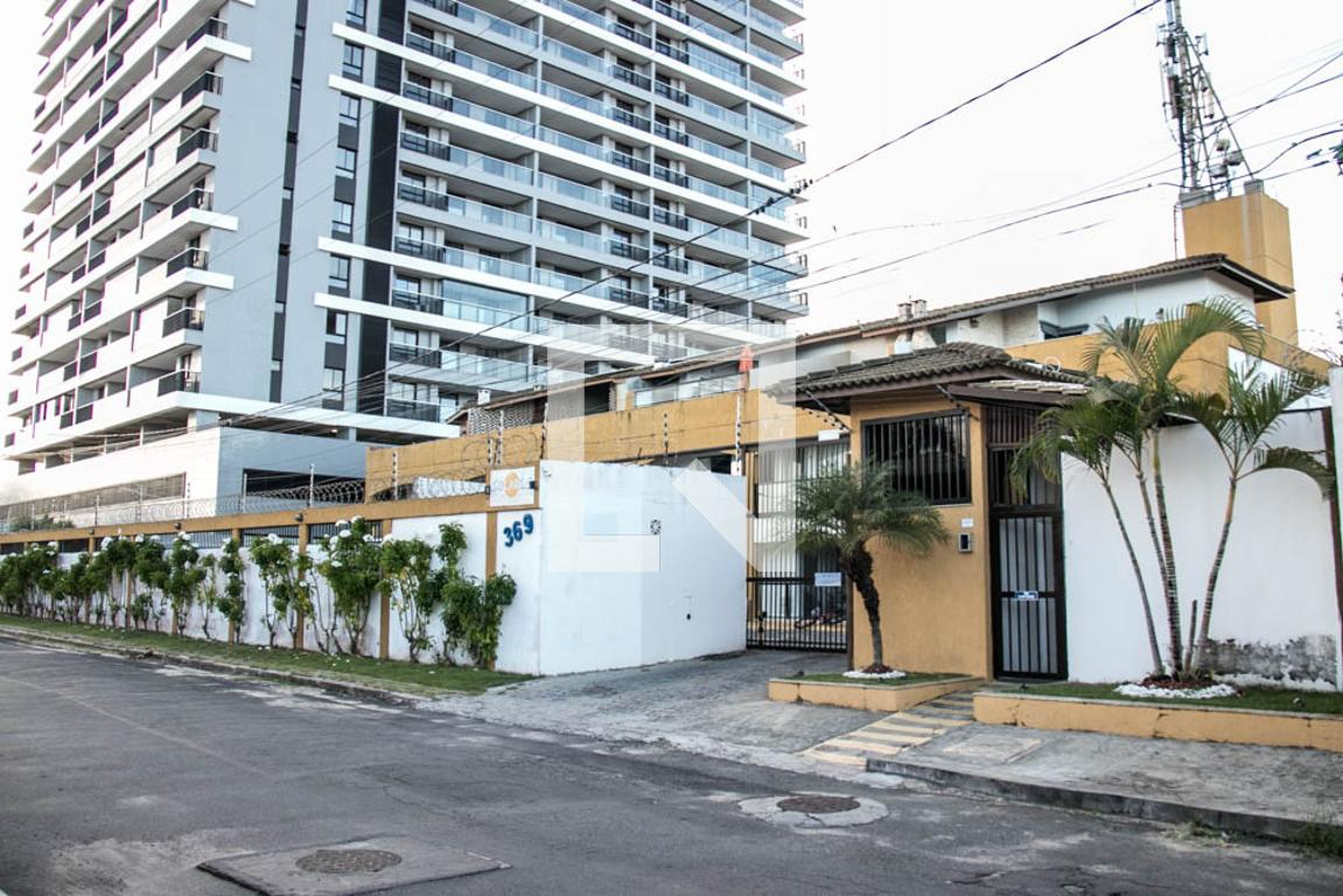 Fachada do Condomínio Condomínio em Alameda Praia de Tramandaí, 369