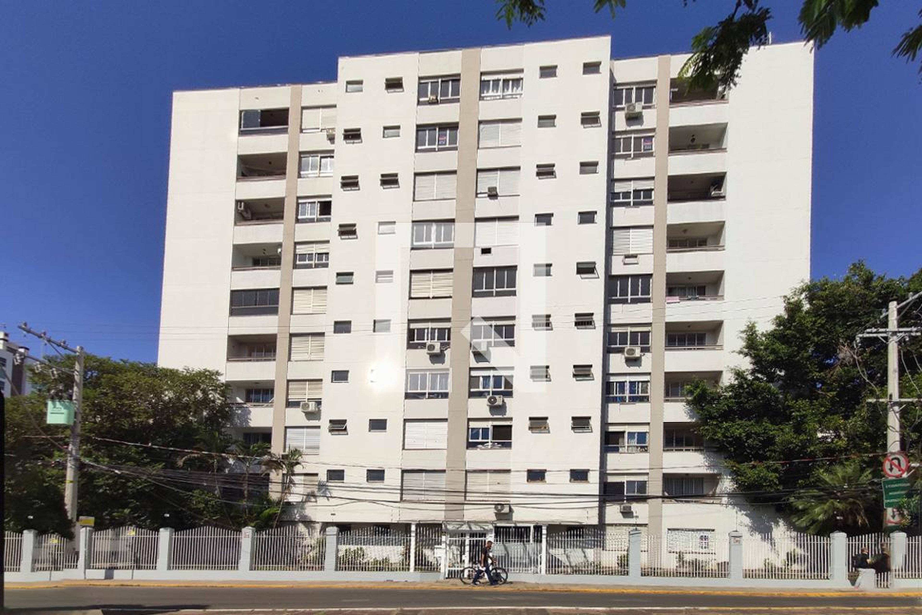 Fachada Condomínio em R. Dom João Becker, 428