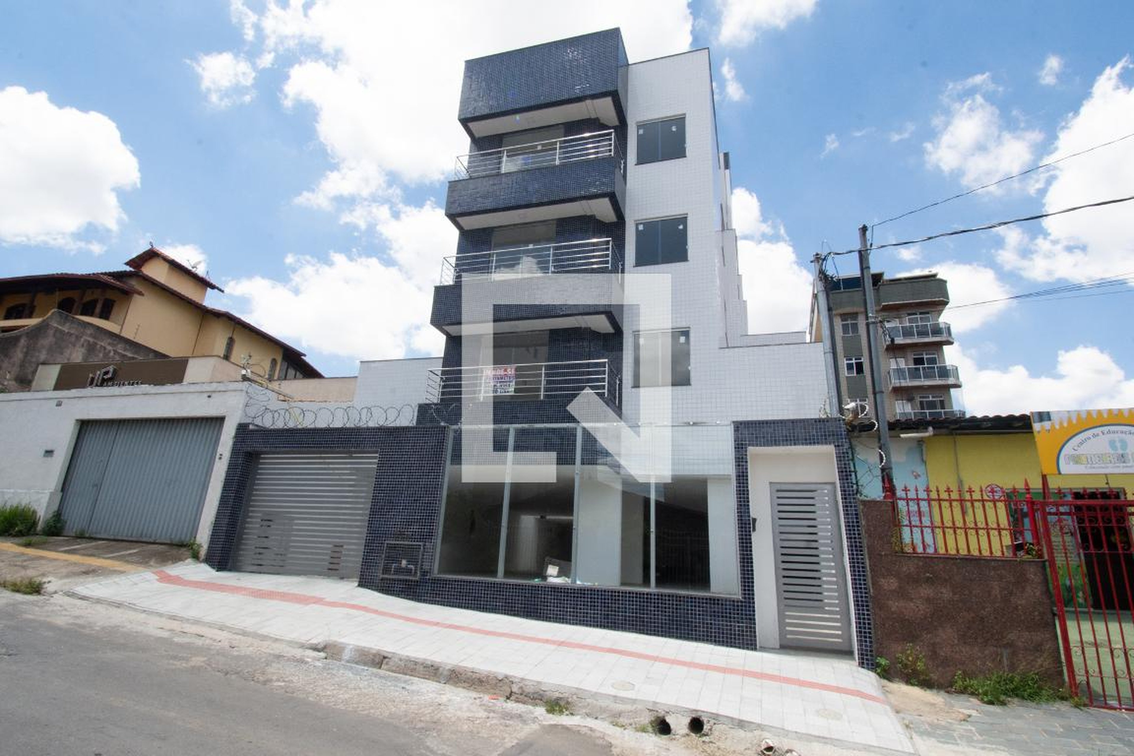 Fachada Condomínio em Rua Tinguassu, 505