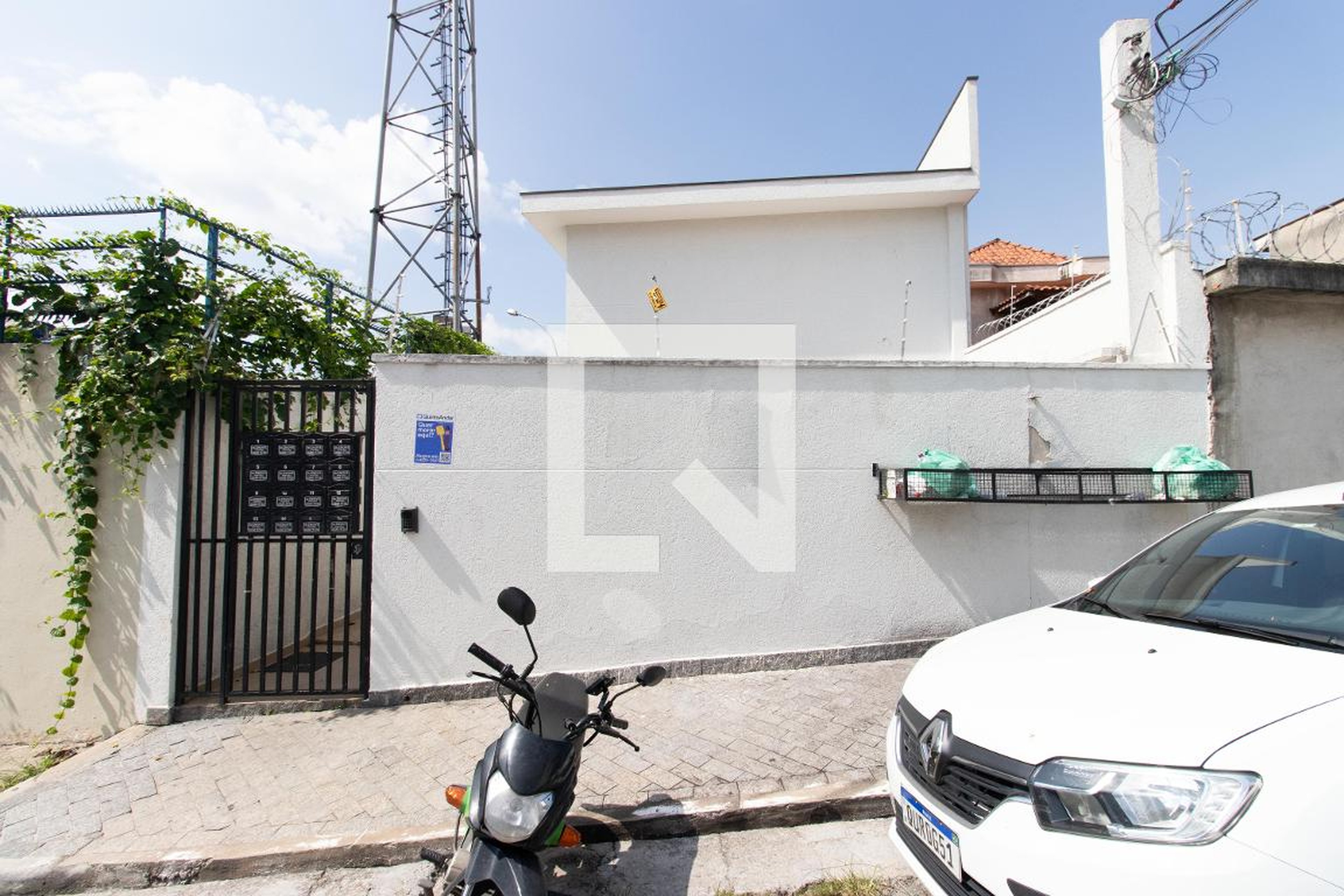 Fachada Condomínio em Rua Elvira, 387