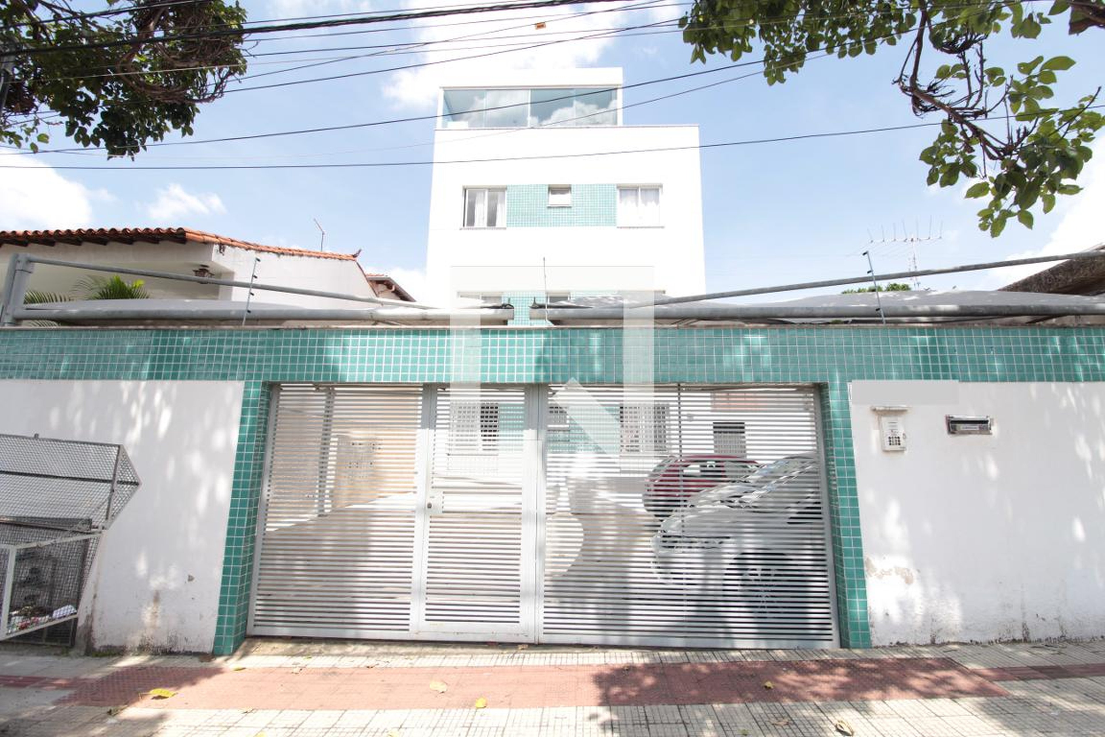 Fachada Condomínio em Rua Professor Tristão da Cunha, 256