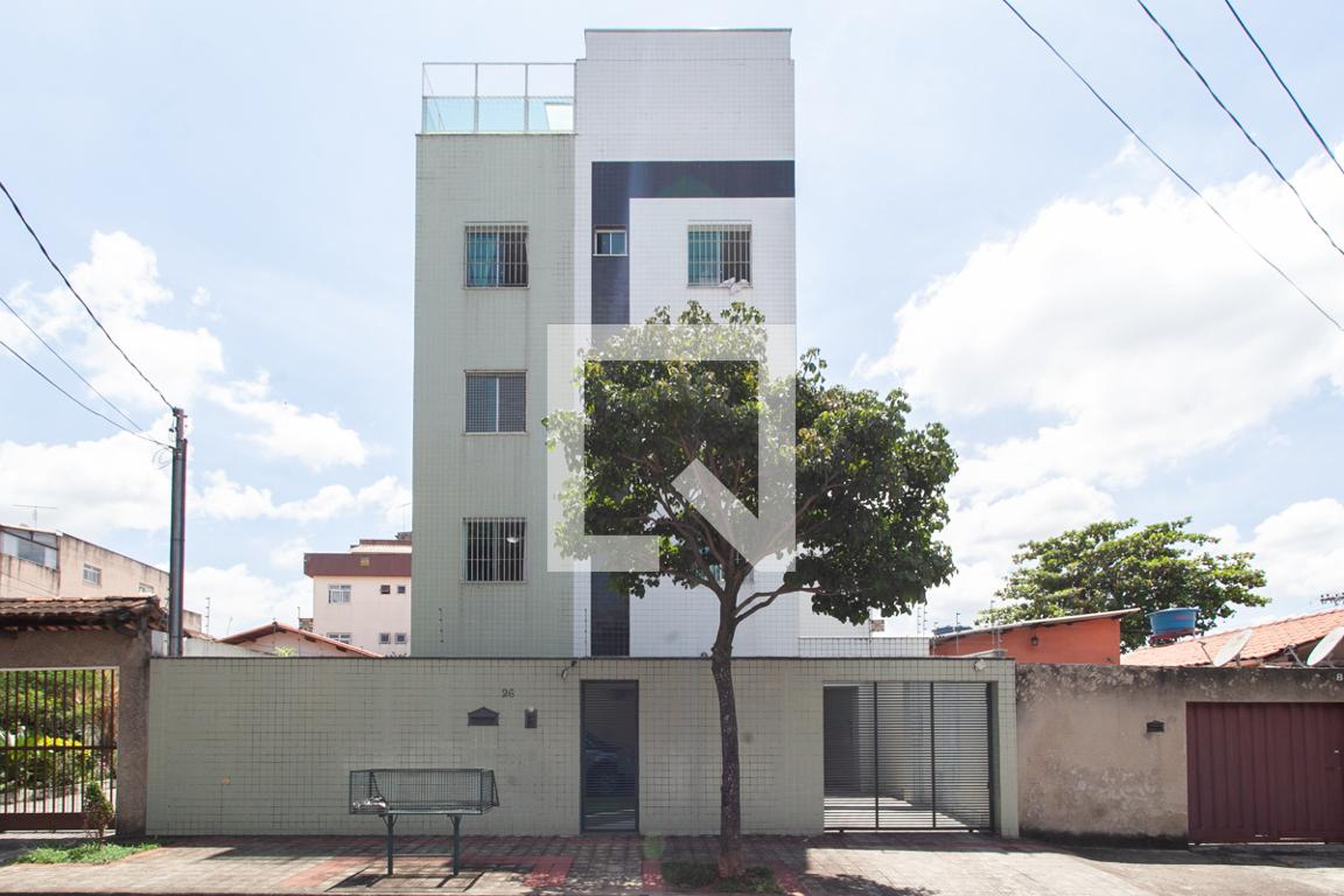 Fachada Condomínio em Rua Creso Barbi, 26